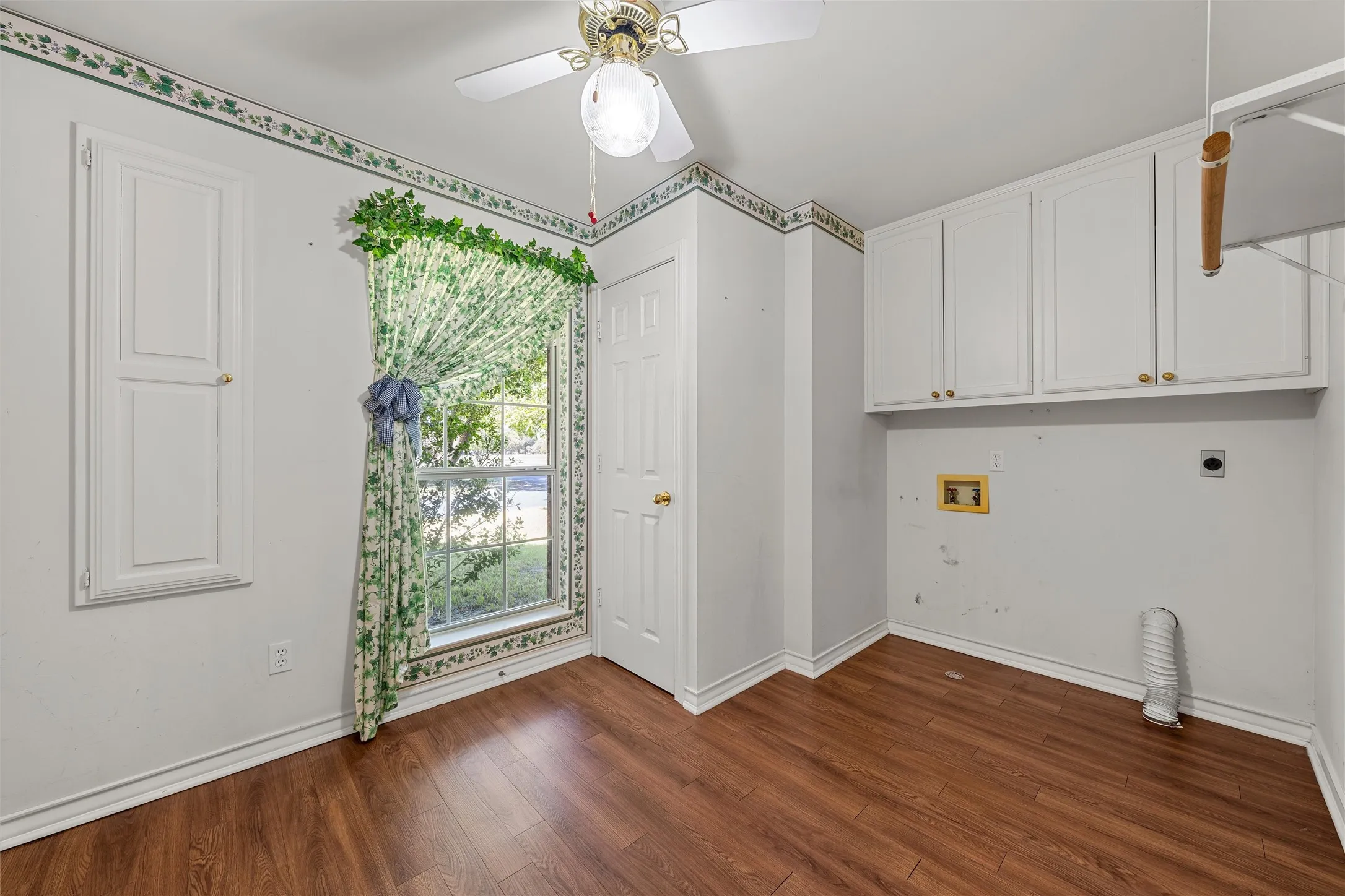 Single Family Residence For Sale in Mc Lennan County , 142 Stillwater Road, Waco, Texas 76708, 5 Bedroom, 3 Bathroom, 2 Garage spaces, 3,365 Sqft, built in 1993, mls#21406930, Real Estate Agent in Waco, Homes For Sale in Mc Lennan county, Homes For Sale in Waco, Realtor in Waco Texas, Real Estate Brokerage Independent Realty Texas, Luminita Cordes Realtor