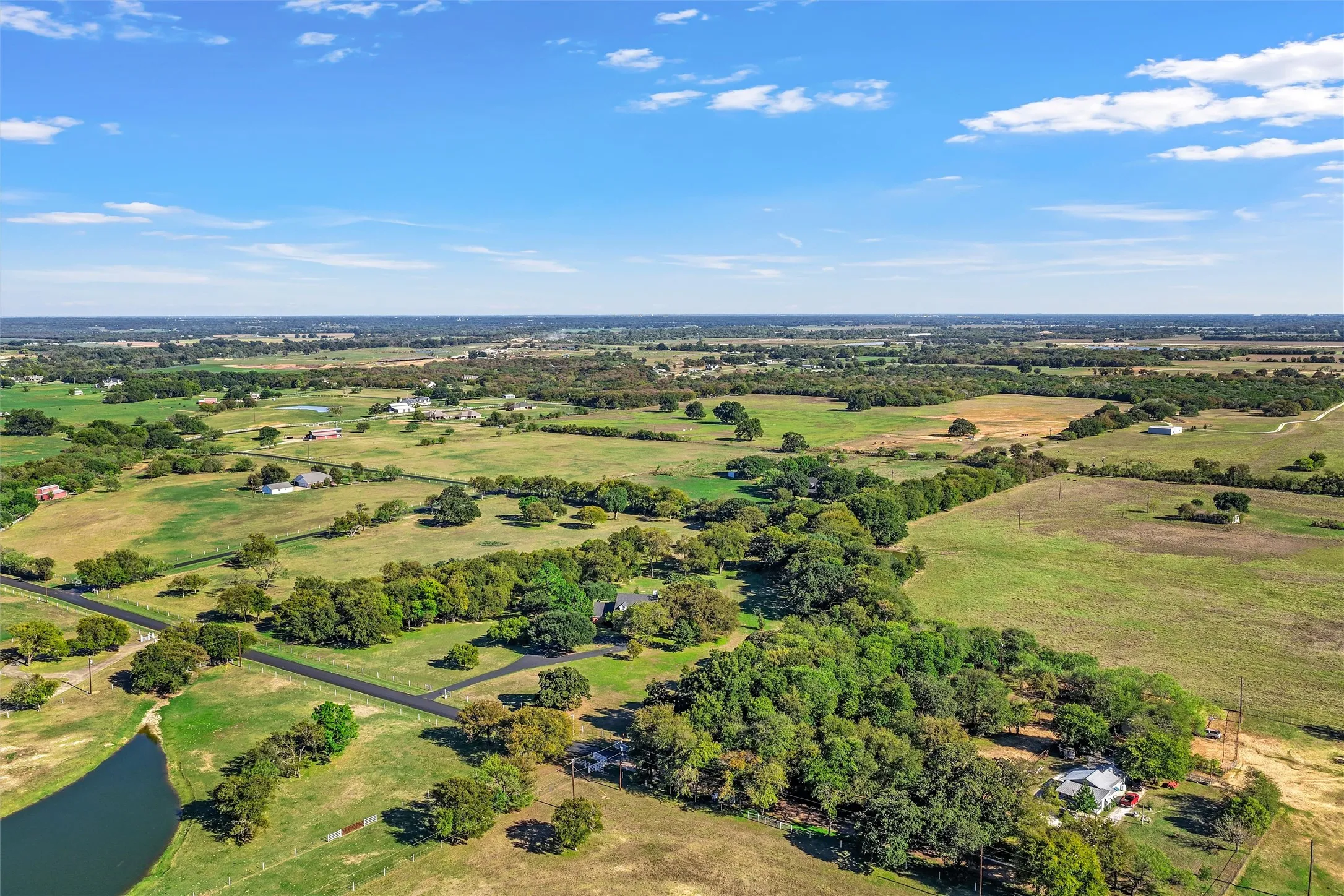 Single Family Residence For Sale in Mc Lennan County , 142 Stillwater Road, Waco, Texas 76708, 5 Bedroom, 3 Bathroom, 2 Garage spaces, 3,365 Sqft, built in 1993, mls#21406930, Real Estate Agent in Waco, Homes For Sale in Mc Lennan county, Homes For Sale in Waco, Realtor in Waco Texas, Real Estate Brokerage Independent Realty Texas, Luminita Cordes Realtor