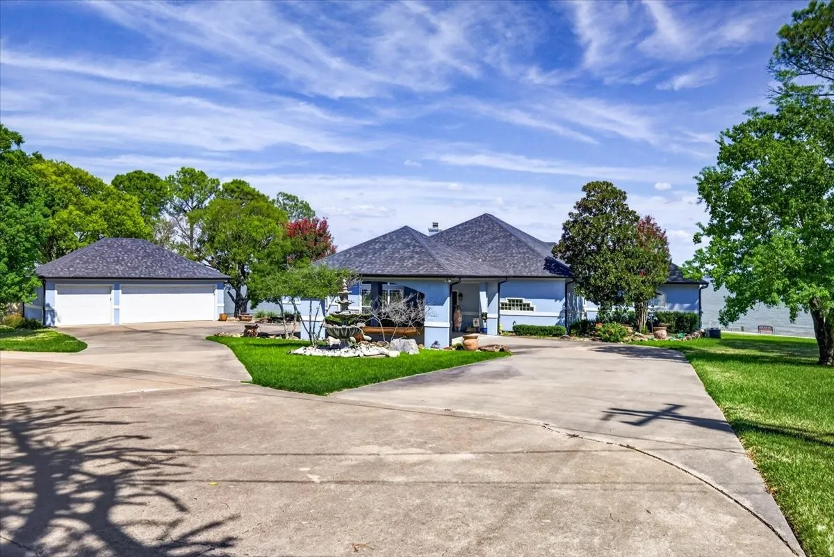 Single Family Residence For Sale in Henderson County , 507 Nob Hill Lane, Seven Points, Texas 75143, 3 Bedroom, 3 Bathroom, 3 Garage spaces, 2,851 Sqft, built in 2002, mls#21400096, Real Estate Agent in Seven Points, Homes For Sale in Henderson county, Homes For Sale in Seven Points, Realtor in Seven Points Texas, Real Estate Brokerage Independent Realty Texas, Luminita Cordes Realtor