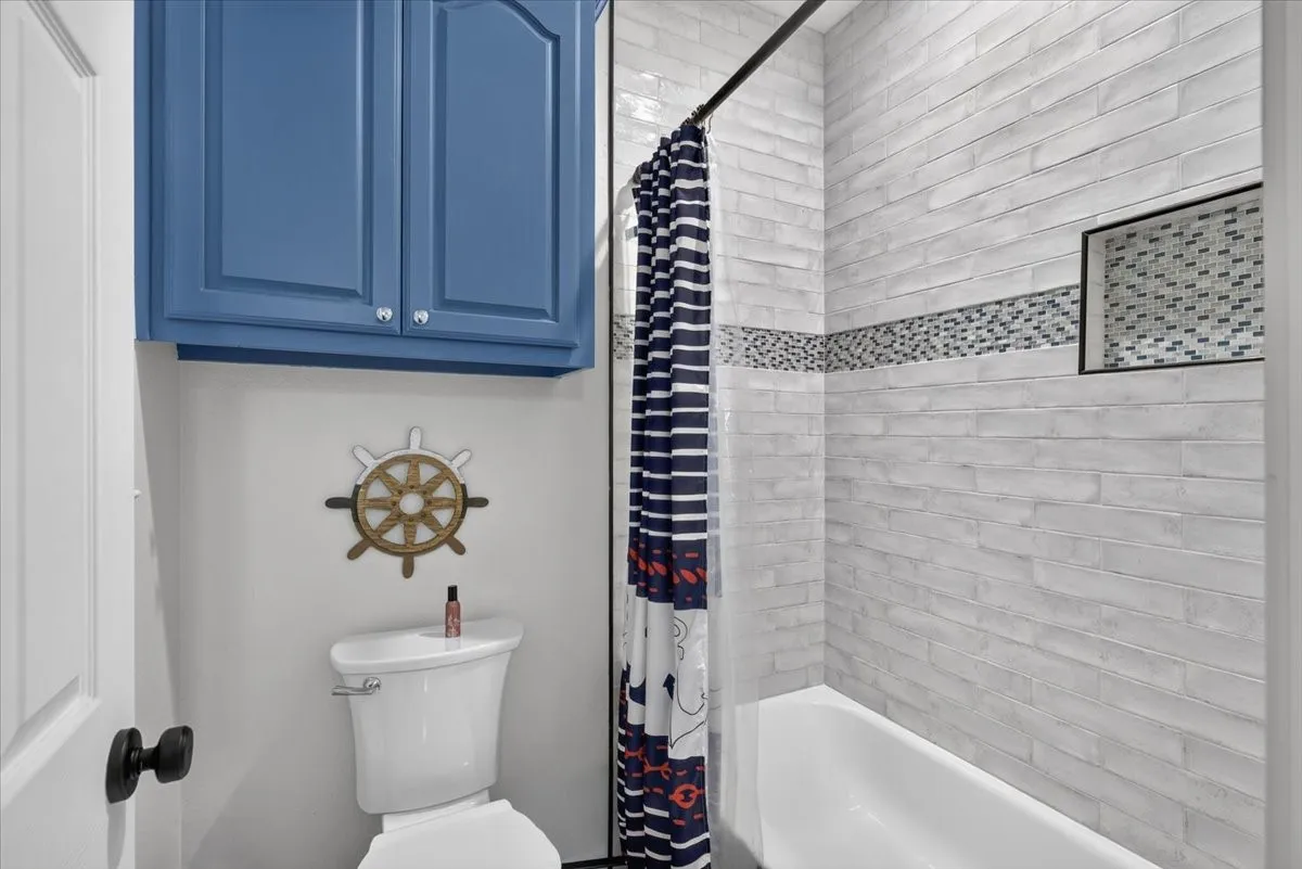 Single Family Residence For Sale in Henderson County , 507 Nob Hill Lane, Seven Points, Texas 75143, 3 Bedroom, 3 Bathroom, 3 Garage spaces, 2,851 Sqft, built in 2002, mls#21400096, Real Estate Agent in Seven Points, Homes For Sale in Henderson county, Homes For Sale in Seven Points, Realtor in Seven Points Texas, Real Estate Brokerage Independent Realty Texas, Luminita Cordes Realtor