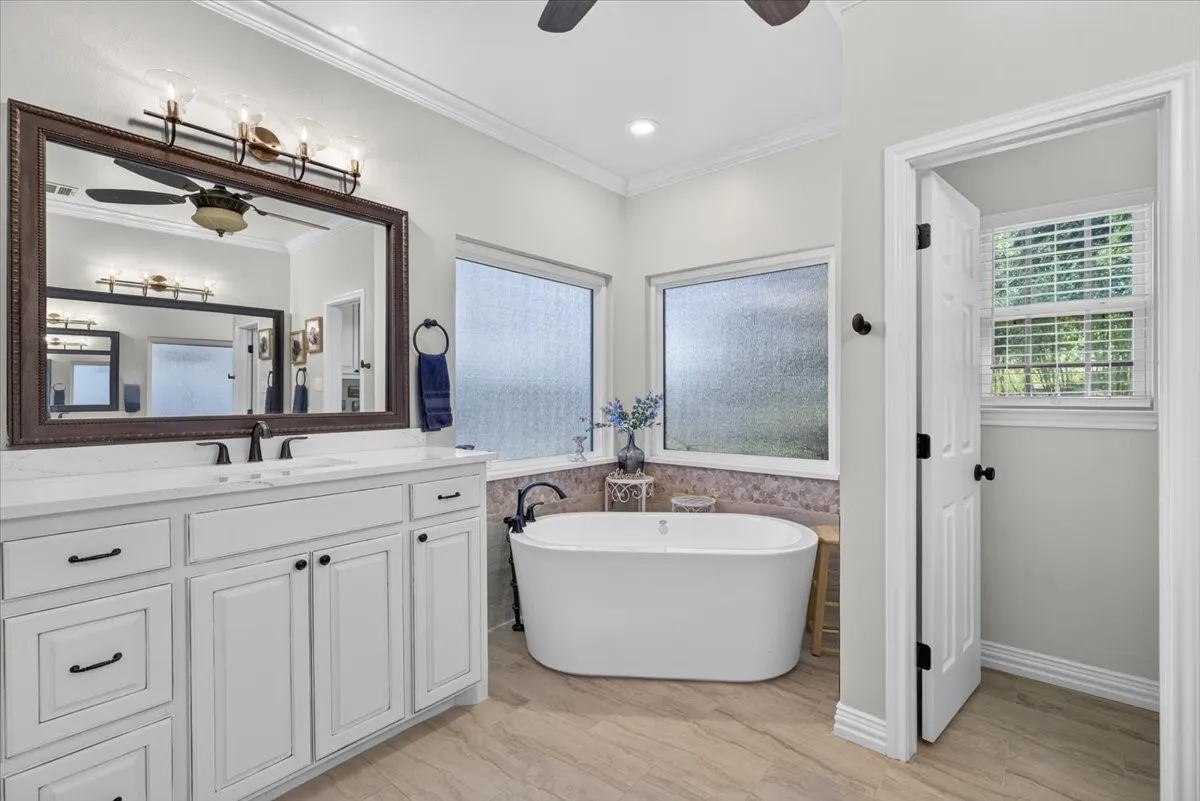 Single Family Residence For Sale in Henderson County , 507 Nob Hill Lane, Seven Points, Texas 75143, 3 Bedroom, 3 Bathroom, 3 Garage spaces, 2,851 Sqft, built in 2002, mls#21400096, Real Estate Agent in Seven Points, Homes For Sale in Henderson county, Homes For Sale in Seven Points, Realtor in Seven Points Texas, Real Estate Brokerage Independent Realty Texas, Luminita Cordes Realtor