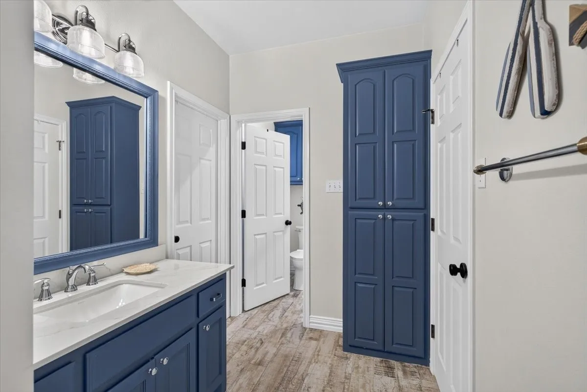 Single Family Residence For Sale in Henderson County , 507 Nob Hill Lane, Seven Points, Texas 75143, 3 Bedroom, 3 Bathroom, 3 Garage spaces, 2,851 Sqft, built in 2002, mls#21400096, Real Estate Agent in Seven Points, Homes For Sale in Henderson county, Homes For Sale in Seven Points, Realtor in Seven Points Texas, Real Estate Brokerage Independent Realty Texas, Luminita Cordes Realtor