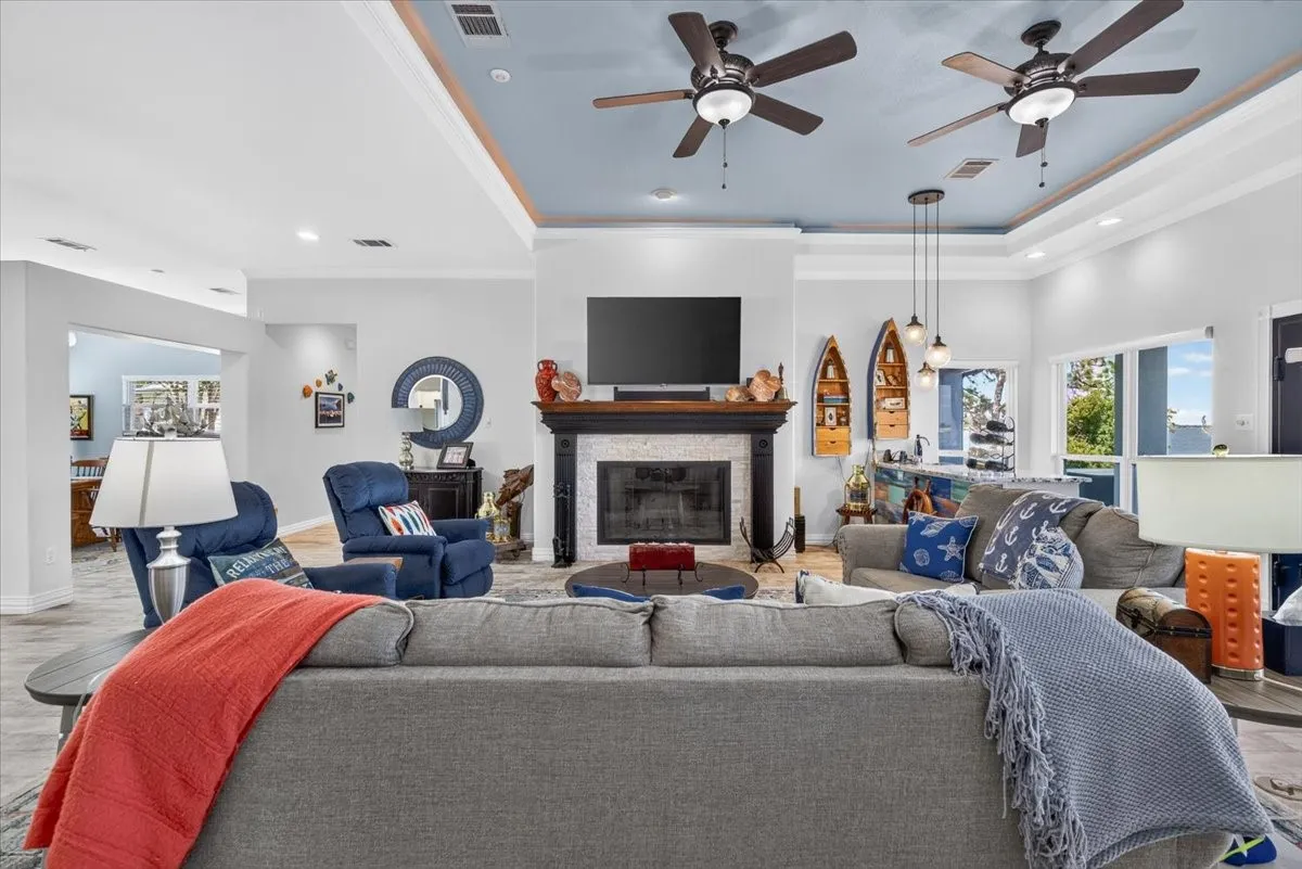 Single Family Residence For Sale in Henderson County , 507 Nob Hill Lane, Seven Points, Texas 75143, 3 Bedroom, 3 Bathroom, 3 Garage spaces, 2,851 Sqft, built in 2002, mls#21400096, Real Estate Agent in Seven Points, Homes For Sale in Henderson county, Homes For Sale in Seven Points, Realtor in Seven Points Texas, Real Estate Brokerage Independent Realty Texas, Luminita Cordes Realtor