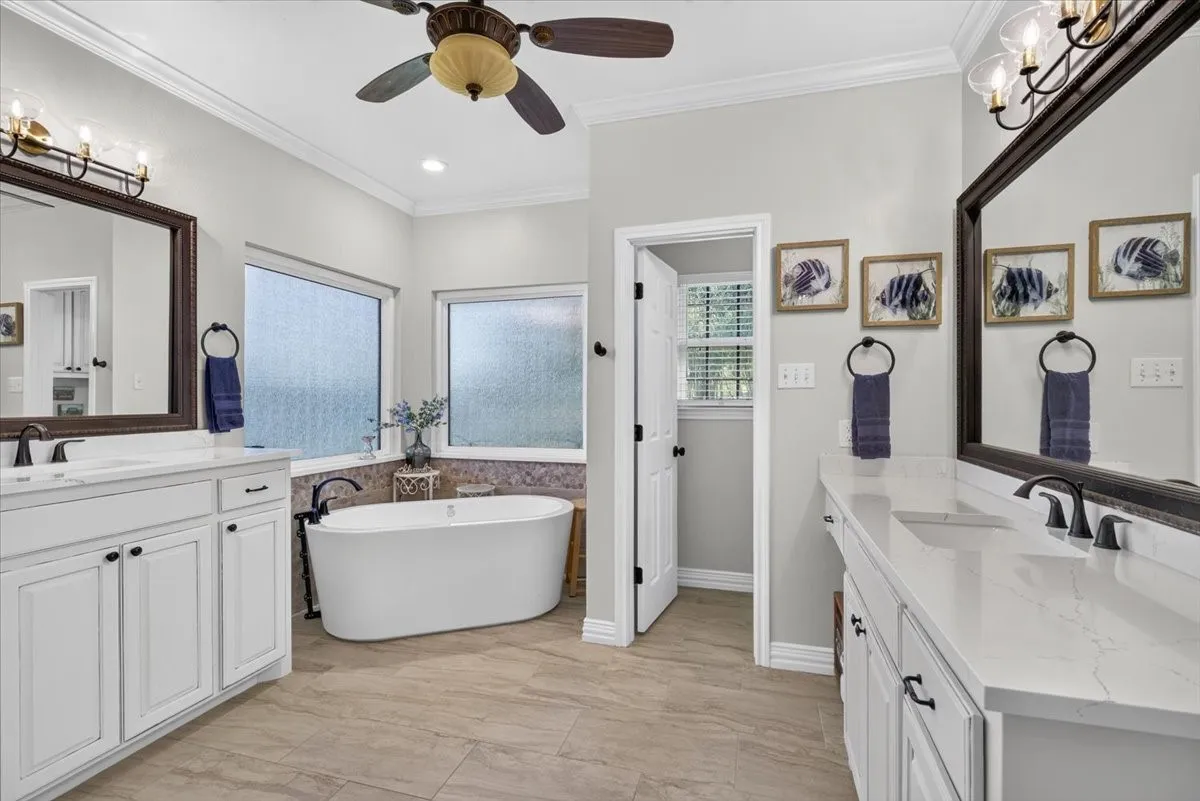 Single Family Residence For Sale in Henderson County , 507 Nob Hill Lane, Seven Points, Texas 75143, 3 Bedroom, 3 Bathroom, 3 Garage spaces, 2,851 Sqft, built in 2002, mls#21400096, Real Estate Agent in Seven Points, Homes For Sale in Henderson county, Homes For Sale in Seven Points, Realtor in Seven Points Texas, Real Estate Brokerage Independent Realty Texas, Luminita Cordes Realtor