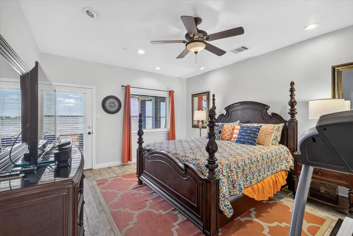 Single Family Residence For Sale in Henderson County , 507 Nob Hill Lane, Seven Points, Texas 75143, 3 Bedroom, 3 Bathroom, 3 Garage spaces, 2,851 Sqft, built in 2002, mls#21400096, Real Estate Agent in Seven Points, Homes For Sale in Henderson county, Homes For Sale in Seven Points, Realtor in Seven Points Texas, Real Estate Brokerage Independent Realty Texas, Luminita Cordes Realtor