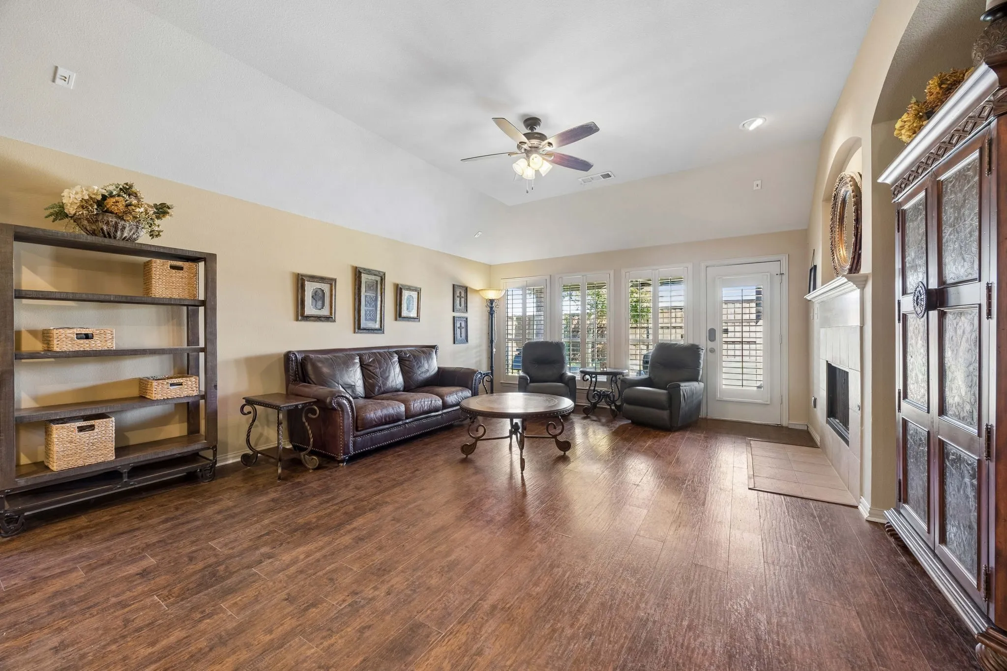 Single Family Residence For Sale in Tarrant County , 12852 Lizzie Place, Fort Worth, Texas 76244, 3 Bedroom, 2 Bathroom, 3 Garage spaces, 1,891 Sqft, built in 2005, mls#21407159, Real Estate Agent in Fort Worth, Homes For Sale in Tarrant county, Homes For Sale in Fort Worth, Realtor in Fort Worth Texas, Real Estate Brokerage Independent Realty Texas, Luminita Cordes Realtor