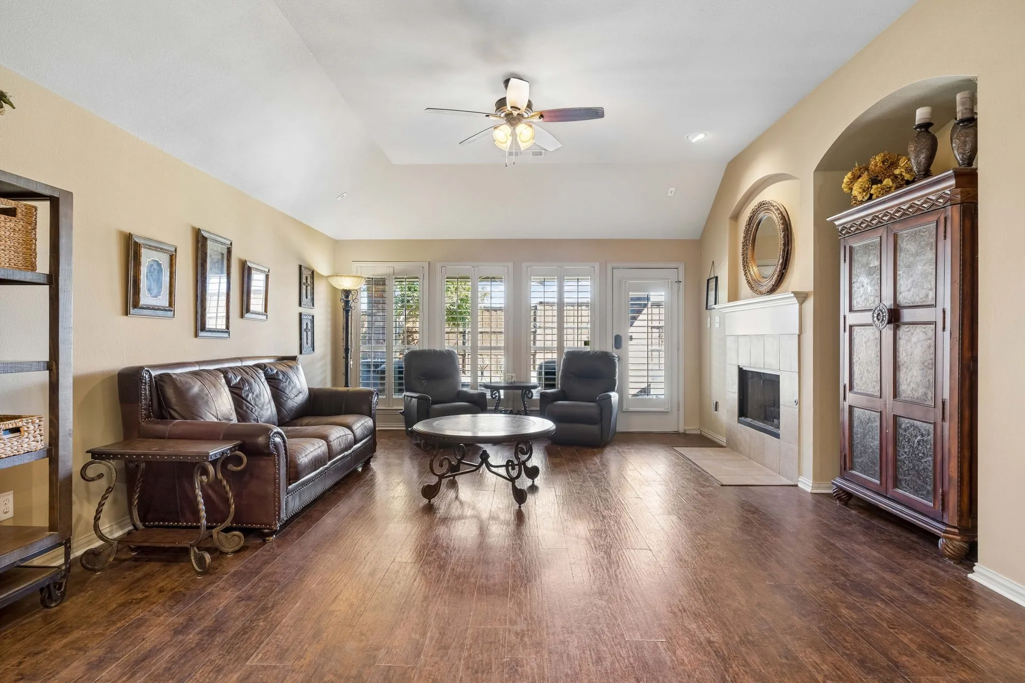 Single Family Residence For Sale in Tarrant County , 12852 Lizzie Place, Fort Worth, Texas 76244, 3 Bedroom, 2 Bathroom, 3 Garage spaces, 1,891 Sqft, built in 2005, mls#21407159, Real Estate Agent in Fort Worth, Homes For Sale in Tarrant county, Homes For Sale in Fort Worth, Realtor in Fort Worth Texas, Real Estate Brokerage Independent Realty Texas, Luminita Cordes Realtor