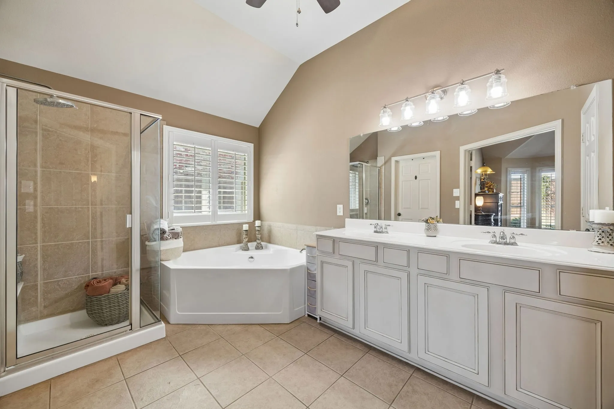 Single Family Residence For Sale in Tarrant County , 12852 Lizzie Place, Fort Worth, Texas 76244, 3 Bedroom, 2 Bathroom, 3 Garage spaces, 1,891 Sqft, built in 2005, mls#21407159, Real Estate Agent in Fort Worth, Homes For Sale in Tarrant county, Homes For Sale in Fort Worth, Realtor in Fort Worth Texas, Real Estate Brokerage Independent Realty Texas, Luminita Cordes Realtor