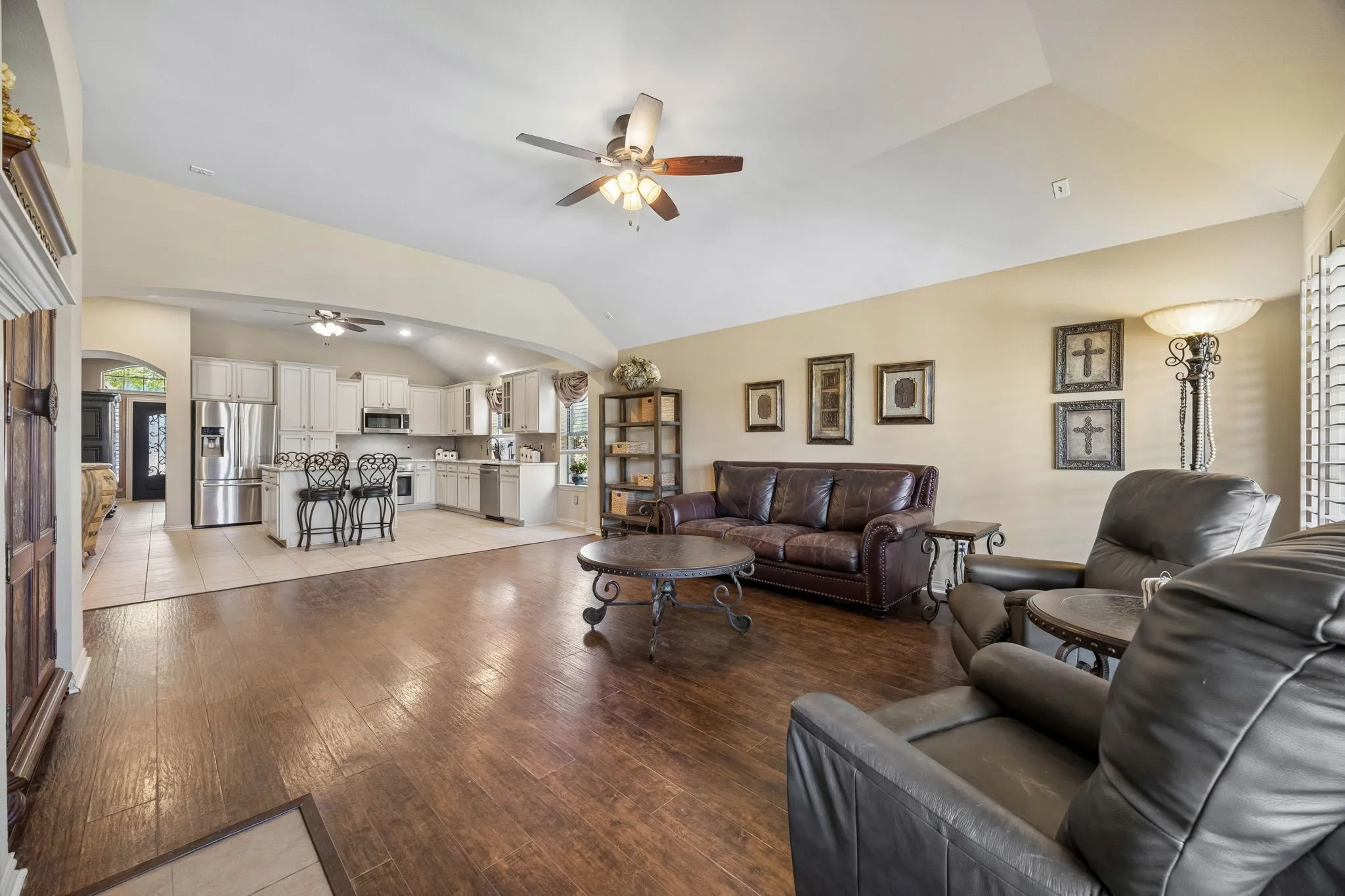 Single Family Residence For Sale in Tarrant County , 12852 Lizzie Place, Fort Worth, Texas 76244, 3 Bedroom, 2 Bathroom, 3 Garage spaces, 1,891 Sqft, built in 2005, mls#21407159, Real Estate Agent in Fort Worth, Homes For Sale in Tarrant county, Homes For Sale in Fort Worth, Realtor in Fort Worth Texas, Real Estate Brokerage Independent Realty Texas, Luminita Cordes Realtor