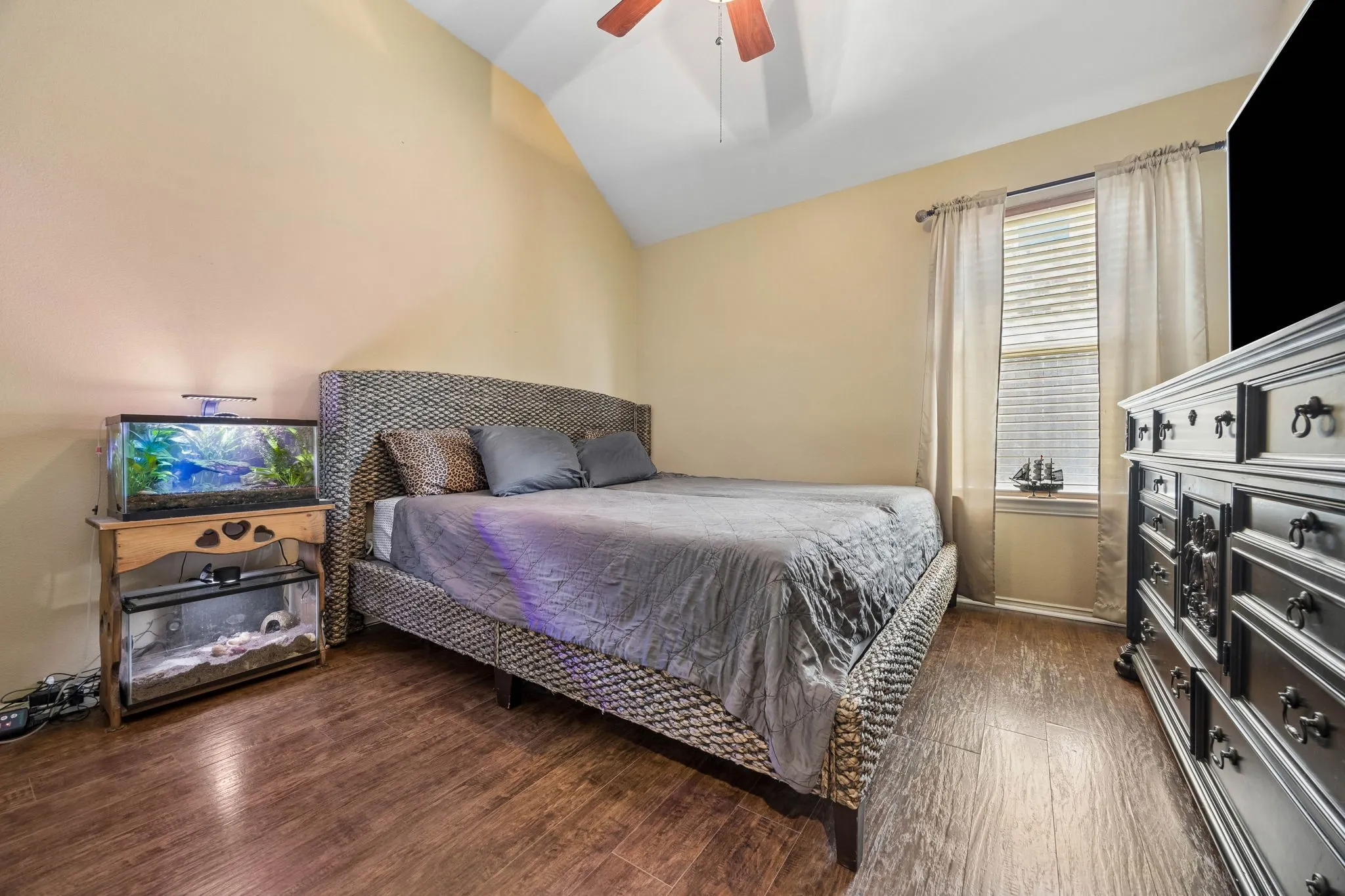 Single Family Residence For Sale in Tarrant County , 12852 Lizzie Place, Fort Worth, Texas 76244, 3 Bedroom, 2 Bathroom, 3 Garage spaces, 1,891 Sqft, built in 2005, mls#21407159, Real Estate Agent in Fort Worth, Homes For Sale in Tarrant county, Homes For Sale in Fort Worth, Realtor in Fort Worth Texas, Real Estate Brokerage Independent Realty Texas, Luminita Cordes Realtor
