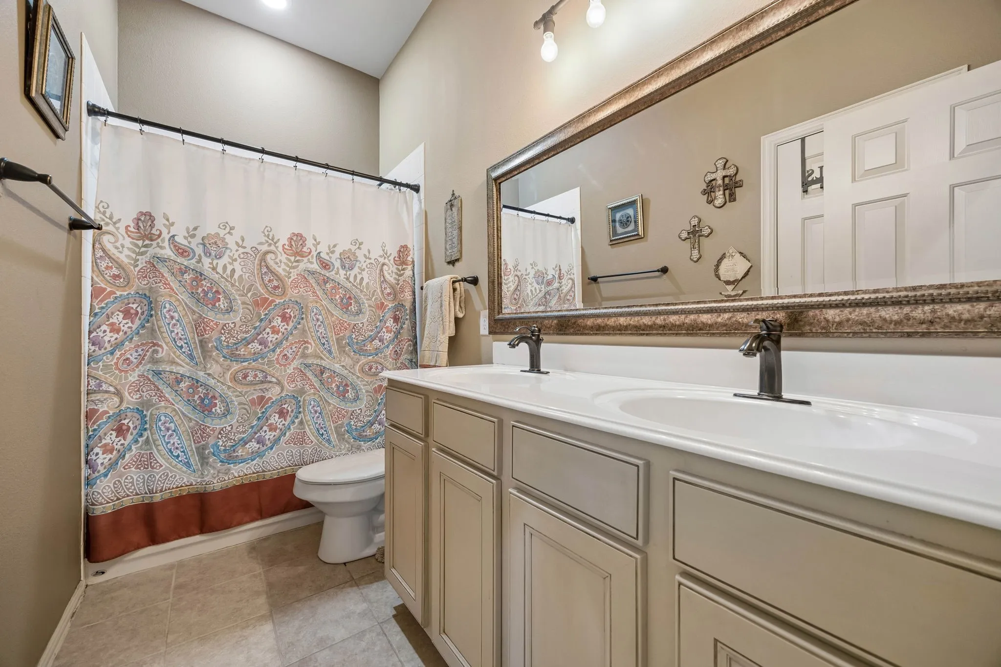 Single Family Residence For Sale in Tarrant County , 12852 Lizzie Place, Fort Worth, Texas 76244, 3 Bedroom, 2 Bathroom, 3 Garage spaces, 1,891 Sqft, built in 2005, mls#21407159, Real Estate Agent in Fort Worth, Homes For Sale in Tarrant county, Homes For Sale in Fort Worth, Realtor in Fort Worth Texas, Real Estate Brokerage Independent Realty Texas, Luminita Cordes Realtor