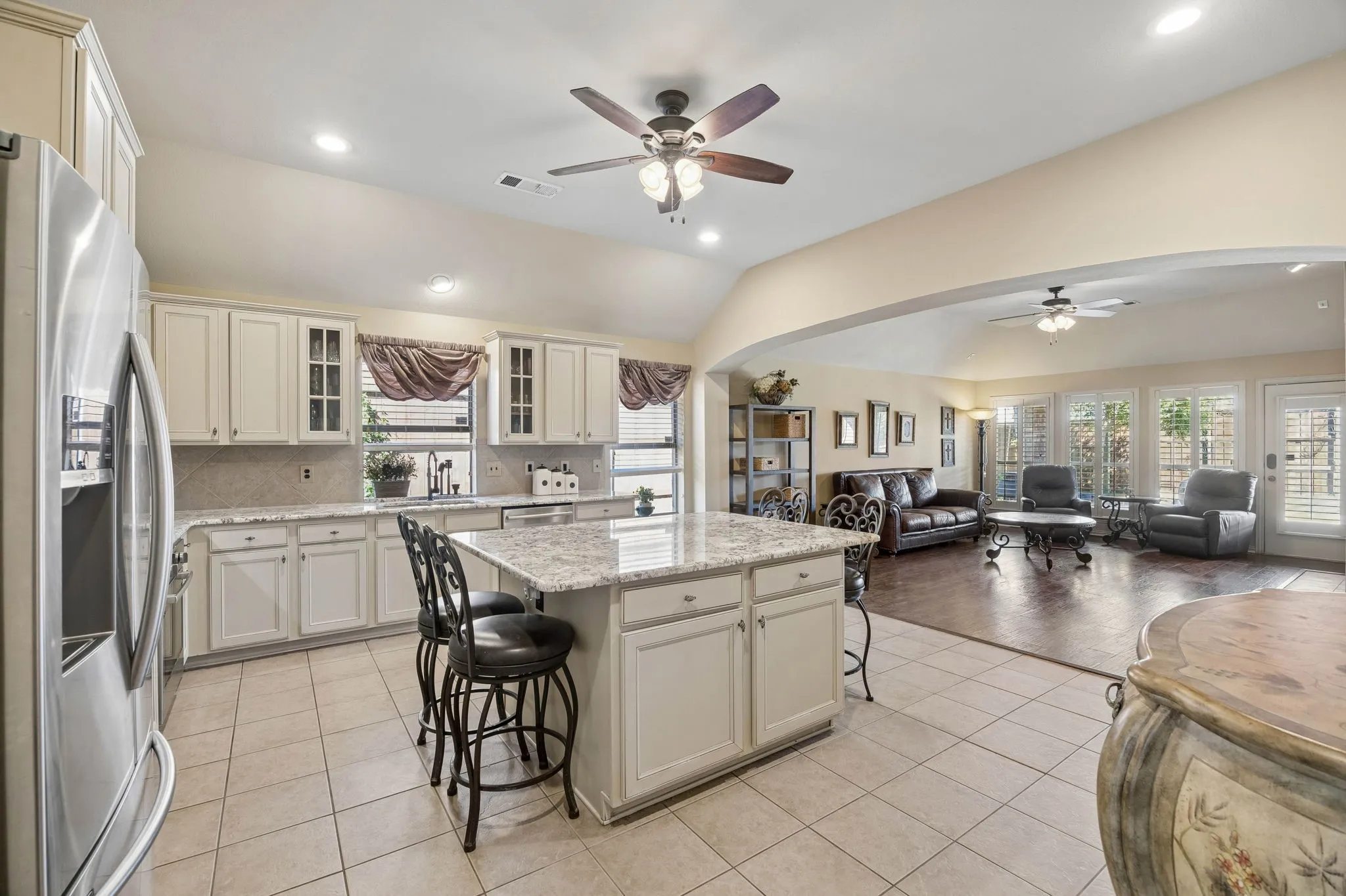 Single Family Residence For Sale in Tarrant County , 12852 Lizzie Place, Fort Worth, Texas 76244, 3 Bedroom, 2 Bathroom, 3 Garage spaces, 1,891 Sqft, built in 2005, mls#21407159, Real Estate Agent in Fort Worth, Homes For Sale in Tarrant county, Homes For Sale in Fort Worth, Realtor in Fort Worth Texas, Real Estate Brokerage Independent Realty Texas, Luminita Cordes Realtor