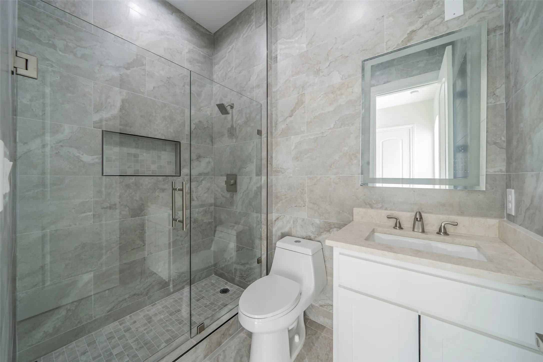 Single Family Residence For Rent in Collin County , 9840 Wyndbrook Drive, Frisco, Texas 75035, 6 Bedroom, 7 Bathroom, 2 Garage spaces, 4,703 Sqft, built in 2023, mls#21405344, Real Estate Agent in Frisco, Homes For Rent in Collin county, Homes For Rent in Frisco, Realtor in Frisco Texas, Real Estate Brokerage Independent Realty Texas, Luminita Cordes Realtor