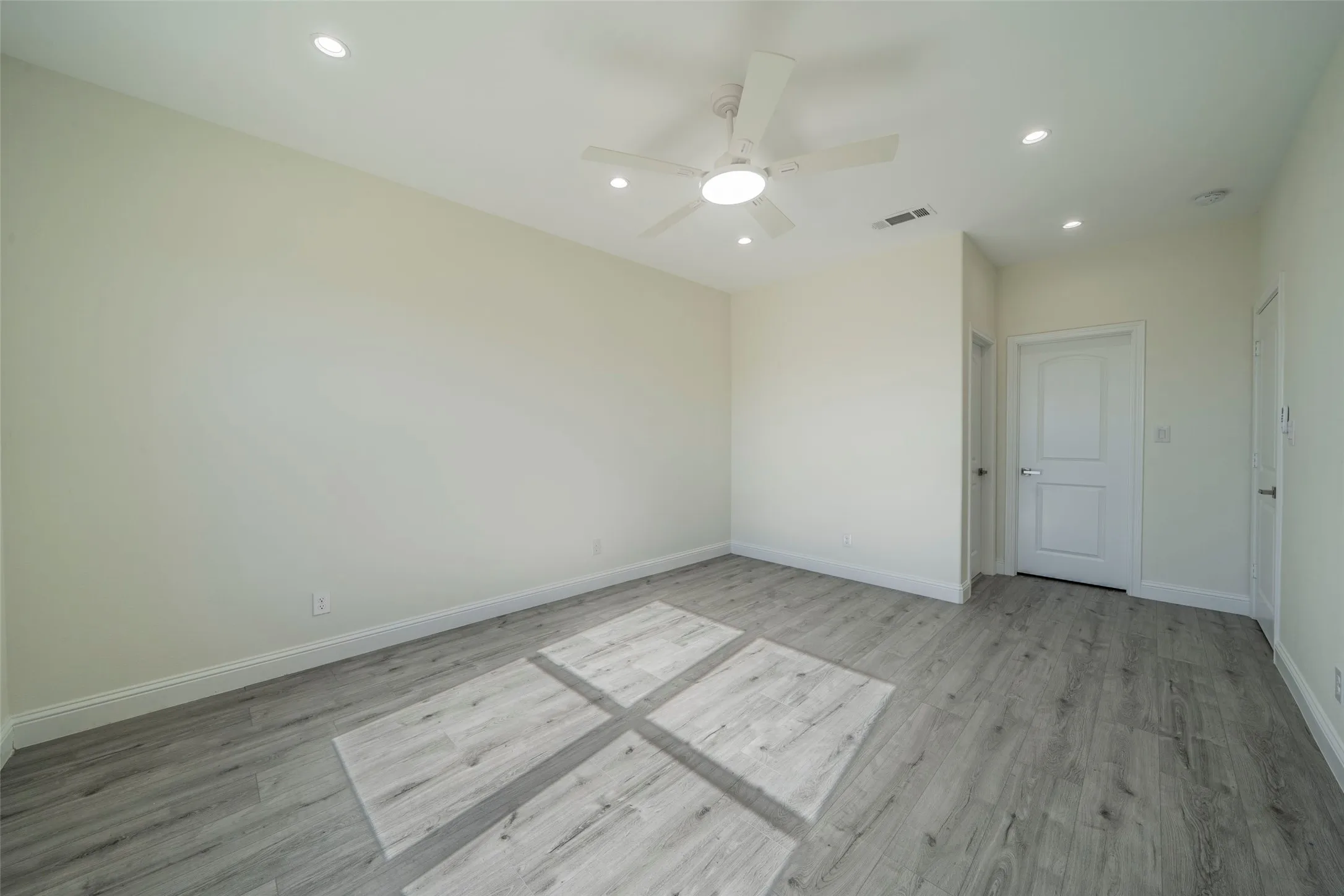 Single Family Residence For Rent in Collin County , 9840 Wyndbrook Drive, Frisco, Texas 75035, 6 Bedroom, 7 Bathroom, 2 Garage spaces, 4,703 Sqft, built in 2023, mls#21405344, Real Estate Agent in Frisco, Homes For Rent in Collin county, Homes For Rent in Frisco, Realtor in Frisco Texas, Real Estate Brokerage Independent Realty Texas, Luminita Cordes Realtor