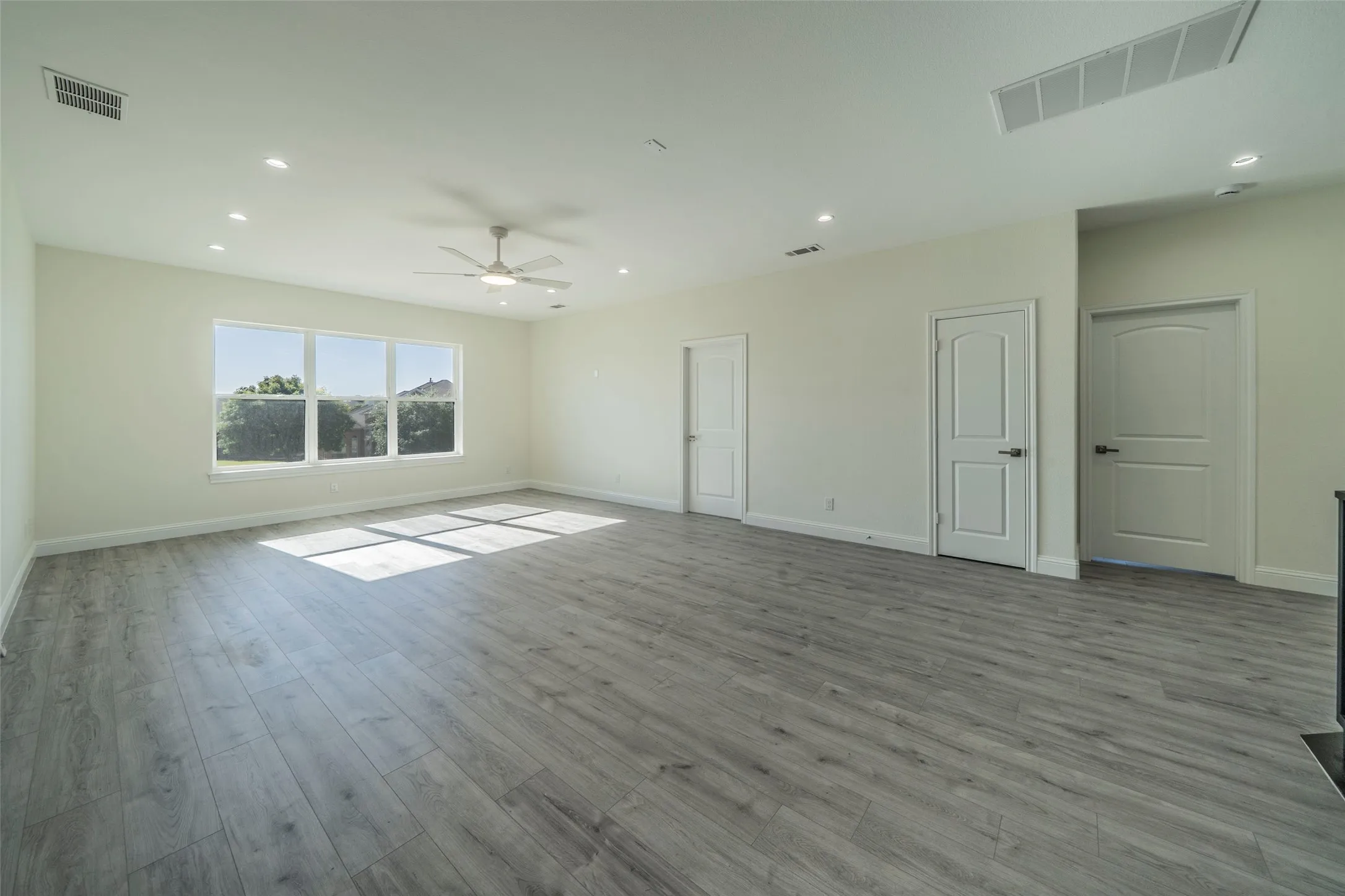 Single Family Residence For Rent in Collin County , 9840 Wyndbrook Drive, Frisco, Texas 75035, 6 Bedroom, 7 Bathroom, 2 Garage spaces, 4,703 Sqft, built in 2023, mls#21405344, Real Estate Agent in Frisco, Homes For Rent in Collin county, Homes For Rent in Frisco, Realtor in Frisco Texas, Real Estate Brokerage Independent Realty Texas, Luminita Cordes Realtor