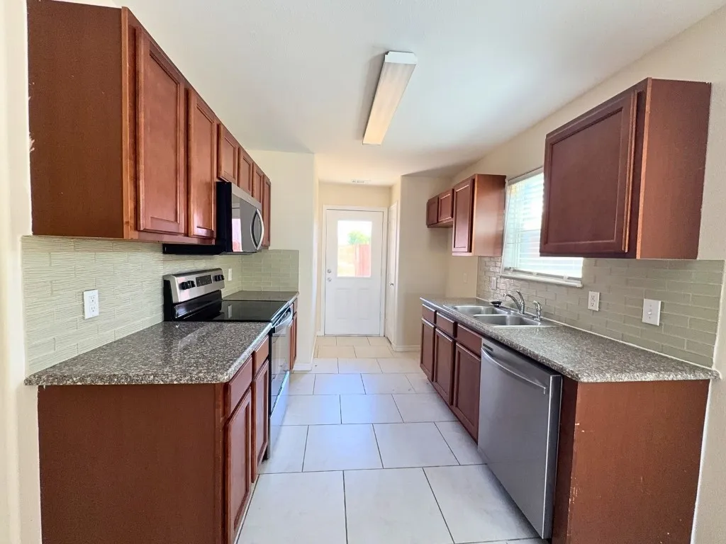 Duplex For Rent in Collin County , 721 E College Street, Princeton, Texas 75407, 4 Bedroom, 3 Bathroom, 1 Garage spaces, 1,637 Sqft, built in 2014, mls#21407125, Real Estate Agent in Princeton, Homes For Rent in Collin county, Homes For Rent in Princeton, Realtor in Princeton Texas, Real Estate Brokerage Independent Realty Texas, Luminita Cordes Realtor