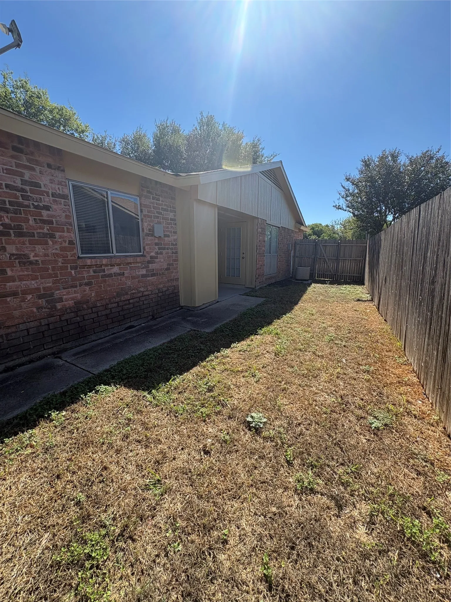 Single Family Residence For Rent in Dallas County , 1485 Brook Meadow Circle, Lancaster, Texas 75134, 2 Bedroom, 1 Bathroom, Garage spaces, 1,029 Sqft, built in 1982, mls#21407161, Real Estate Agent in Lancaster, Homes For Rent in Dallas county, Homes For Rent in Lancaster, Realtor in Lancaster Texas, Real Estate Brokerage Independent Realty Texas, Luminita Cordes Realtor