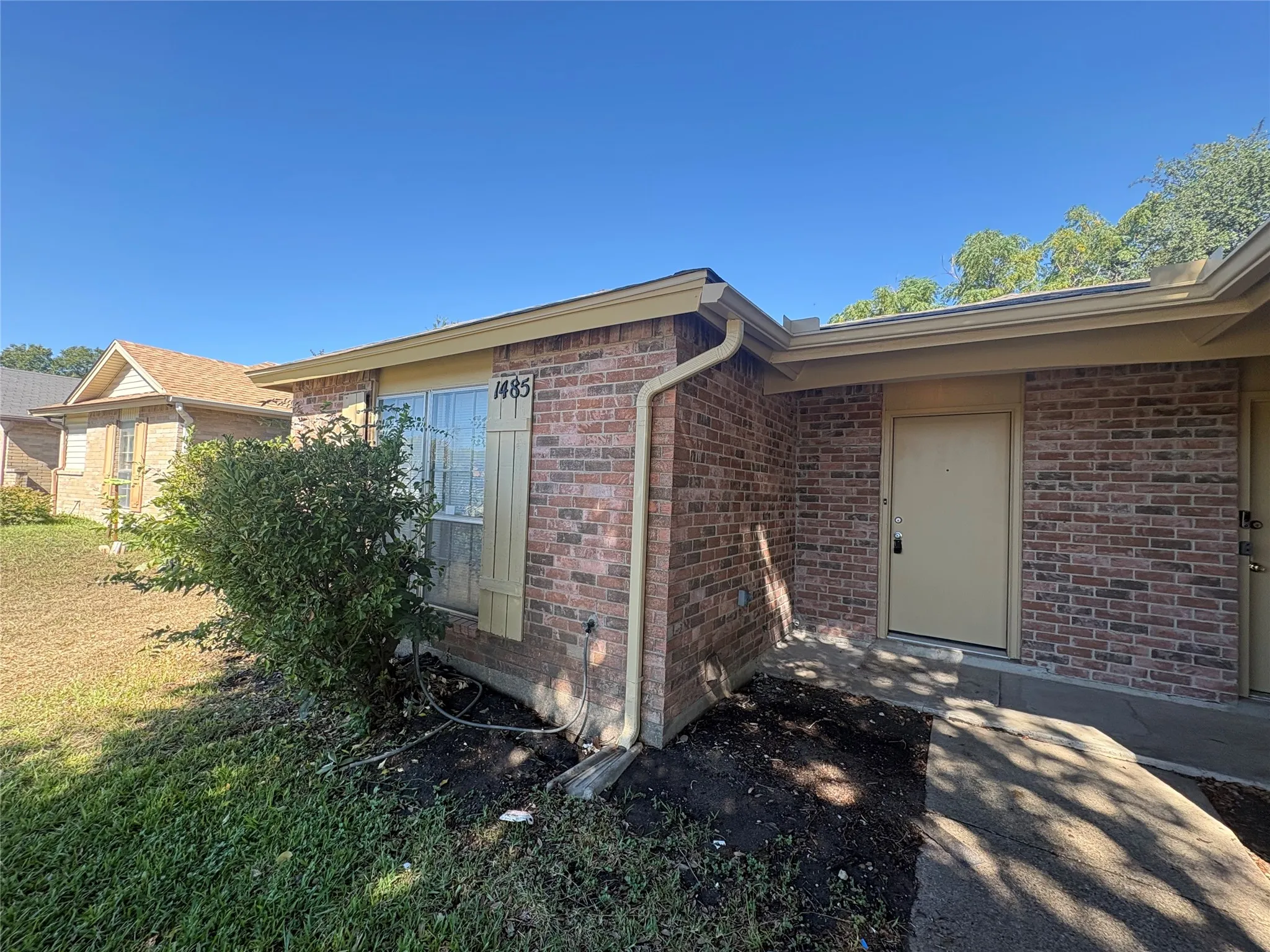 Single Family Residence For Rent in Dallas County , 1485 Brook Meadow Circle, Lancaster, Texas 75134, 2 Bedroom, 1 Bathroom, Garage spaces, 1,029 Sqft, built in 1982, mls#21407161, Real Estate Agent in Lancaster, Homes For Rent in Dallas county, Homes For Rent in Lancaster, Realtor in Lancaster Texas, Real Estate Brokerage Independent Realty Texas, Luminita Cordes Realtor