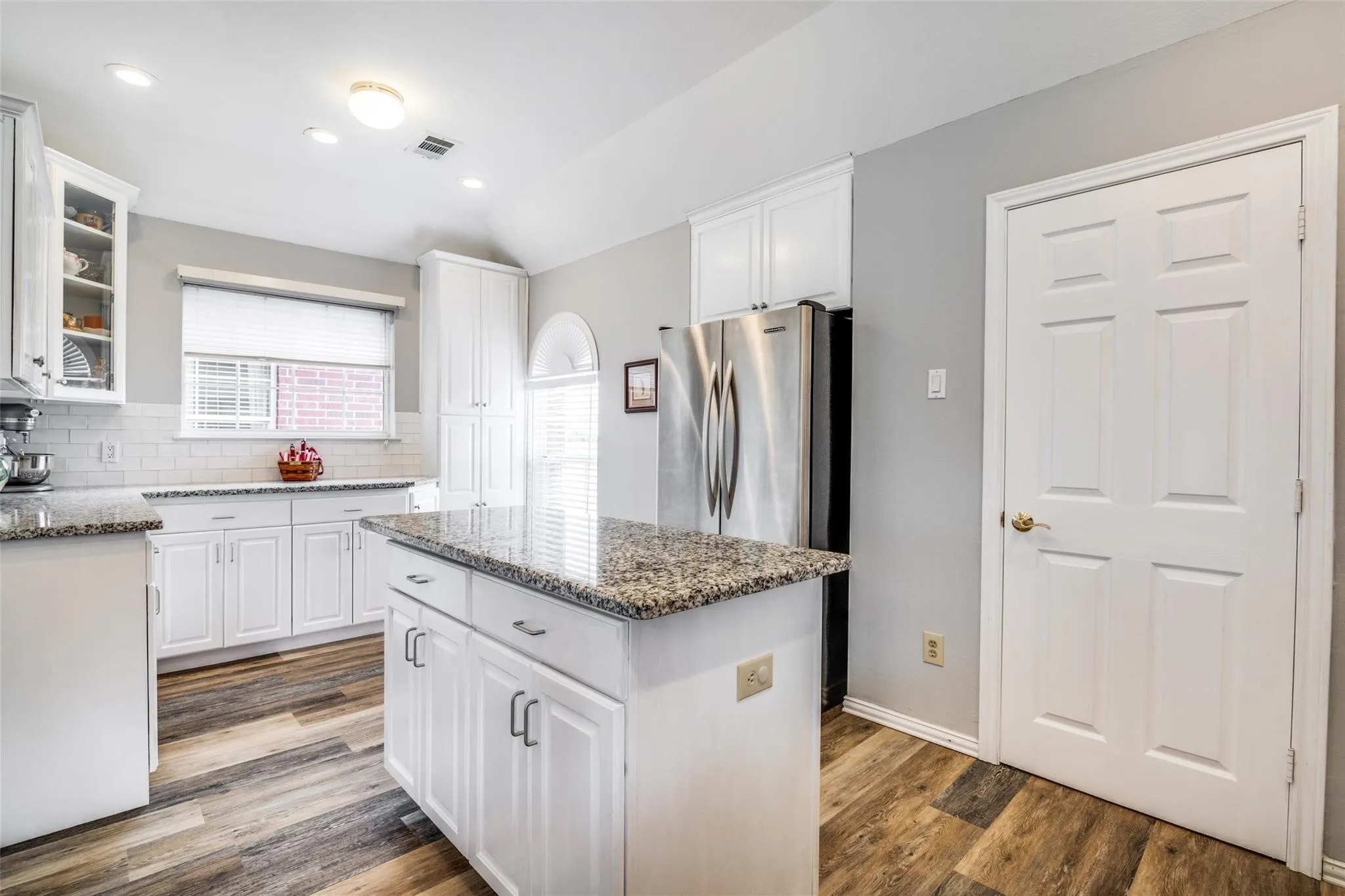 Single Family Residence For Rent in Grayson County , 796 Bounds Road, Gunter, Texas 75058, 3 Bedroom, 3 Bathroom, 3 Garage spaces, 1,776 Sqft, built in 2000, mls#21407170, Real Estate Agent in Gunter, Homes For Rent in Grayson county, Homes For Rent in Gunter, Realtor in Gunter Texas, Real Estate Brokerage Independent Realty Texas, Luminita Cordes Realtor