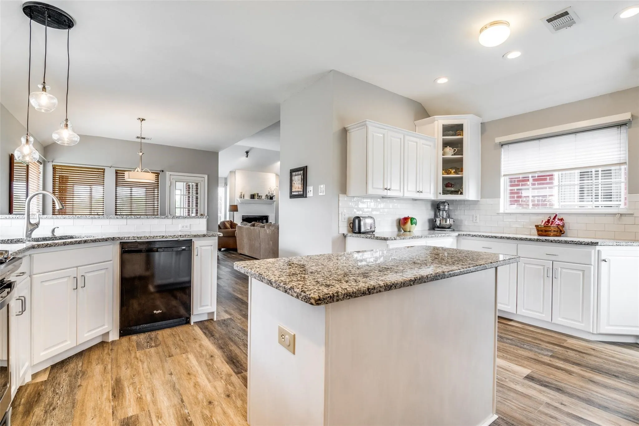 Single Family Residence For Rent in Grayson County , 796 Bounds Road, Gunter, Texas 75058, 3 Bedroom, 3 Bathroom, 3 Garage spaces, 1,776 Sqft, built in 2000, mls#21407170, Real Estate Agent in Gunter, Homes For Rent in Grayson county, Homes For Rent in Gunter, Realtor in Gunter Texas, Real Estate Brokerage Independent Realty Texas, Luminita Cordes Realtor