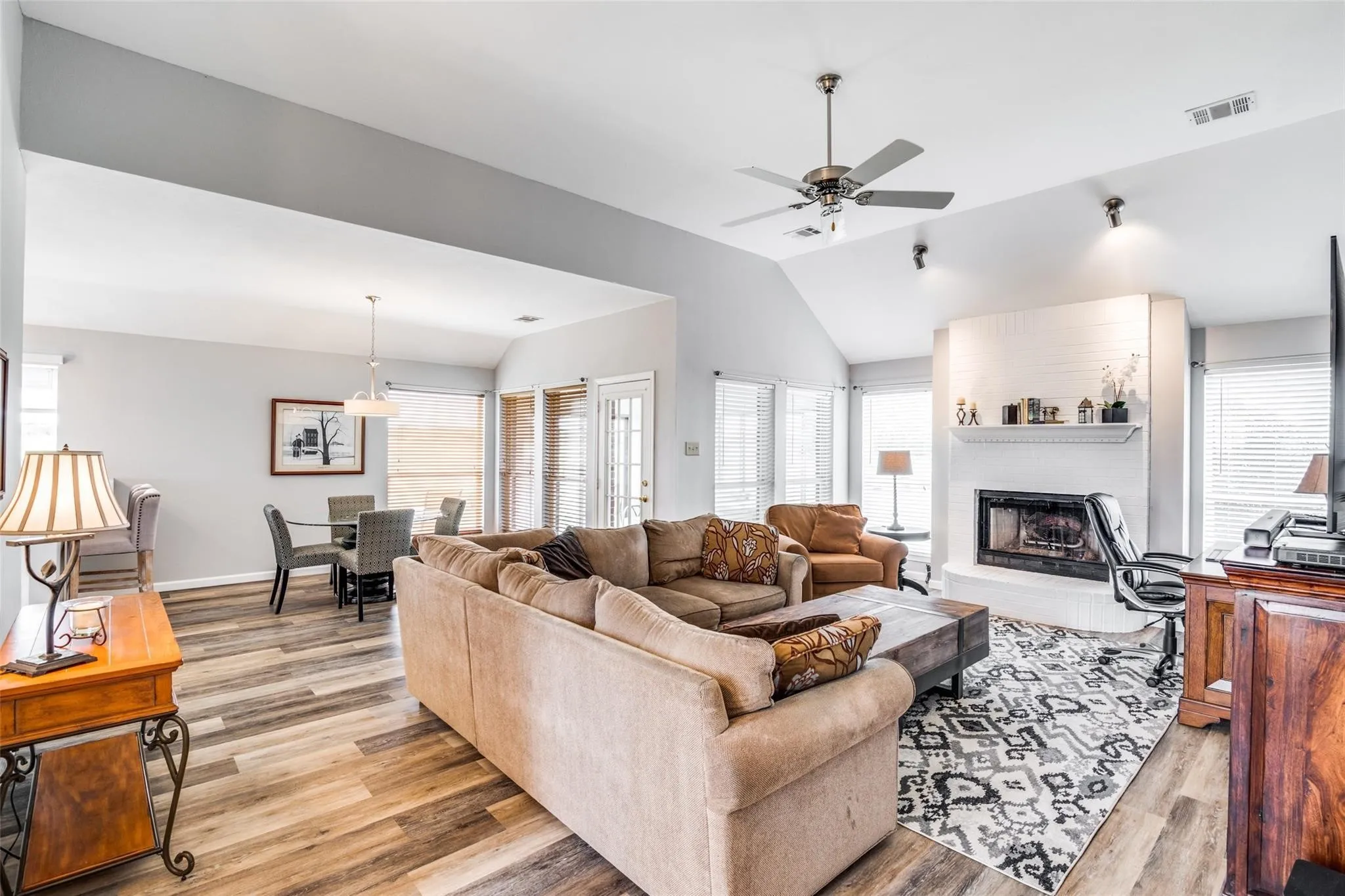 Single Family Residence For Rent in Grayson County , 796 Bounds Road, Gunter, Texas 75058, 3 Bedroom, 3 Bathroom, 3 Garage spaces, 1,776 Sqft, built in 2000, mls#21407170, Real Estate Agent in Gunter, Homes For Rent in Grayson county, Homes For Rent in Gunter, Realtor in Gunter Texas, Real Estate Brokerage Independent Realty Texas, Luminita Cordes Realtor