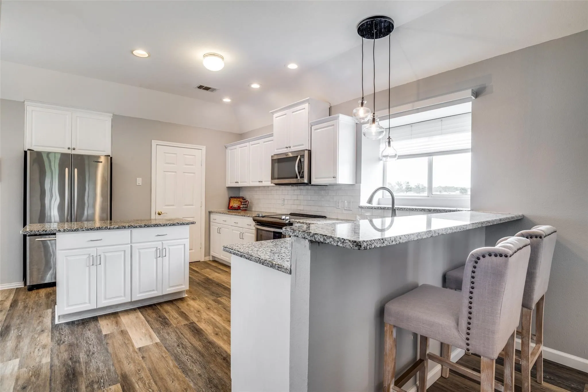 Single Family Residence For Rent in Grayson County , 796 Bounds Road, Gunter, Texas 75058, 3 Bedroom, 3 Bathroom, 3 Garage spaces, 1,776 Sqft, built in 2000, mls#21407170, Real Estate Agent in Gunter, Homes For Rent in Grayson county, Homes For Rent in Gunter, Realtor in Gunter Texas, Real Estate Brokerage Independent Realty Texas, Luminita Cordes Realtor
