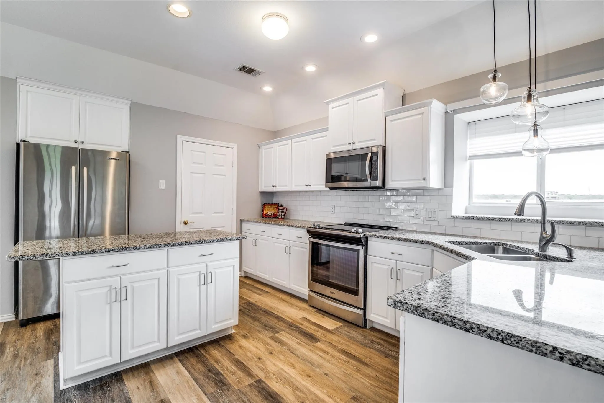 Single Family Residence For Rent in Grayson County , 796 Bounds Road, Gunter, Texas 75058, 3 Bedroom, 3 Bathroom, 3 Garage spaces, 1,776 Sqft, built in 2000, mls#21407170, Real Estate Agent in Gunter, Homes For Rent in Grayson county, Homes For Rent in Gunter, Realtor in Gunter Texas, Real Estate Brokerage Independent Realty Texas, Luminita Cordes Realtor
