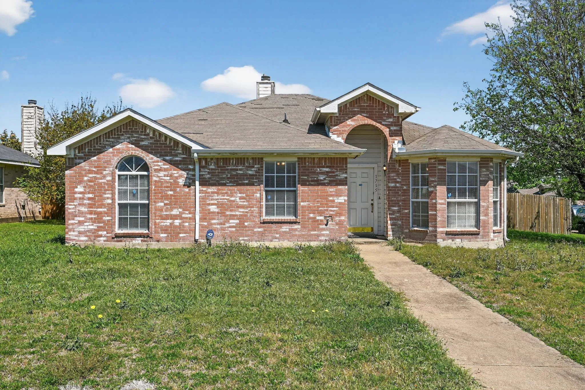 Single Family Residence For Sale in Dallas County , 1715 Reynolds Street, Lancaster, Texas 75134, 3 Bedroom, 2 Bathroom, 2 Garage spaces, 1,407 Sqft, built in 2001, mls#21407071, Real Estate Agent in Lancaster, Homes For Sale in Dallas county, Homes For Sale in Lancaster, Realtor in Lancaster Texas, Real Estate Brokerage Independent Realty Texas, Luminita Cordes Realtor