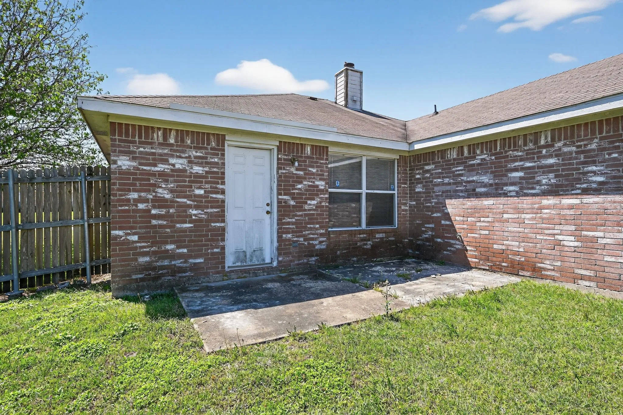 Single Family Residence For Sale in Dallas County , 1715 Reynolds Street, Lancaster, Texas 75134, 3 Bedroom, 2 Bathroom, 2 Garage spaces, 1,407 Sqft, built in 2001, mls#21407071, Real Estate Agent in Lancaster, Homes For Sale in Dallas county, Homes For Sale in Lancaster, Realtor in Lancaster Texas, Real Estate Brokerage Independent Realty Texas, Luminita Cordes Realtor