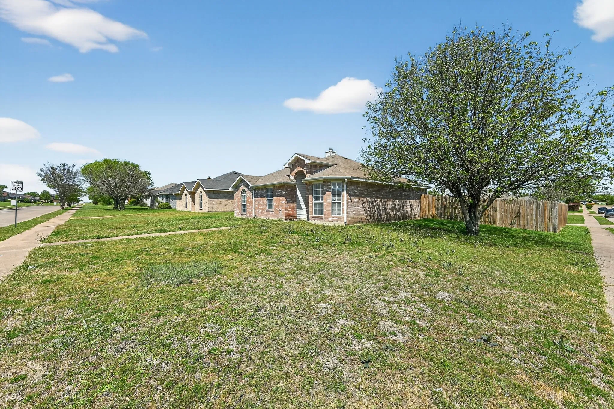 Single Family Residence For Sale in Dallas County , 1715 Reynolds Street, Lancaster, Texas 75134, 3 Bedroom, 2 Bathroom, 2 Garage spaces, 1,407 Sqft, built in 2001, mls#21407071, Real Estate Agent in Lancaster, Homes For Sale in Dallas county, Homes For Sale in Lancaster, Realtor in Lancaster Texas, Real Estate Brokerage Independent Realty Texas, Luminita Cordes Realtor