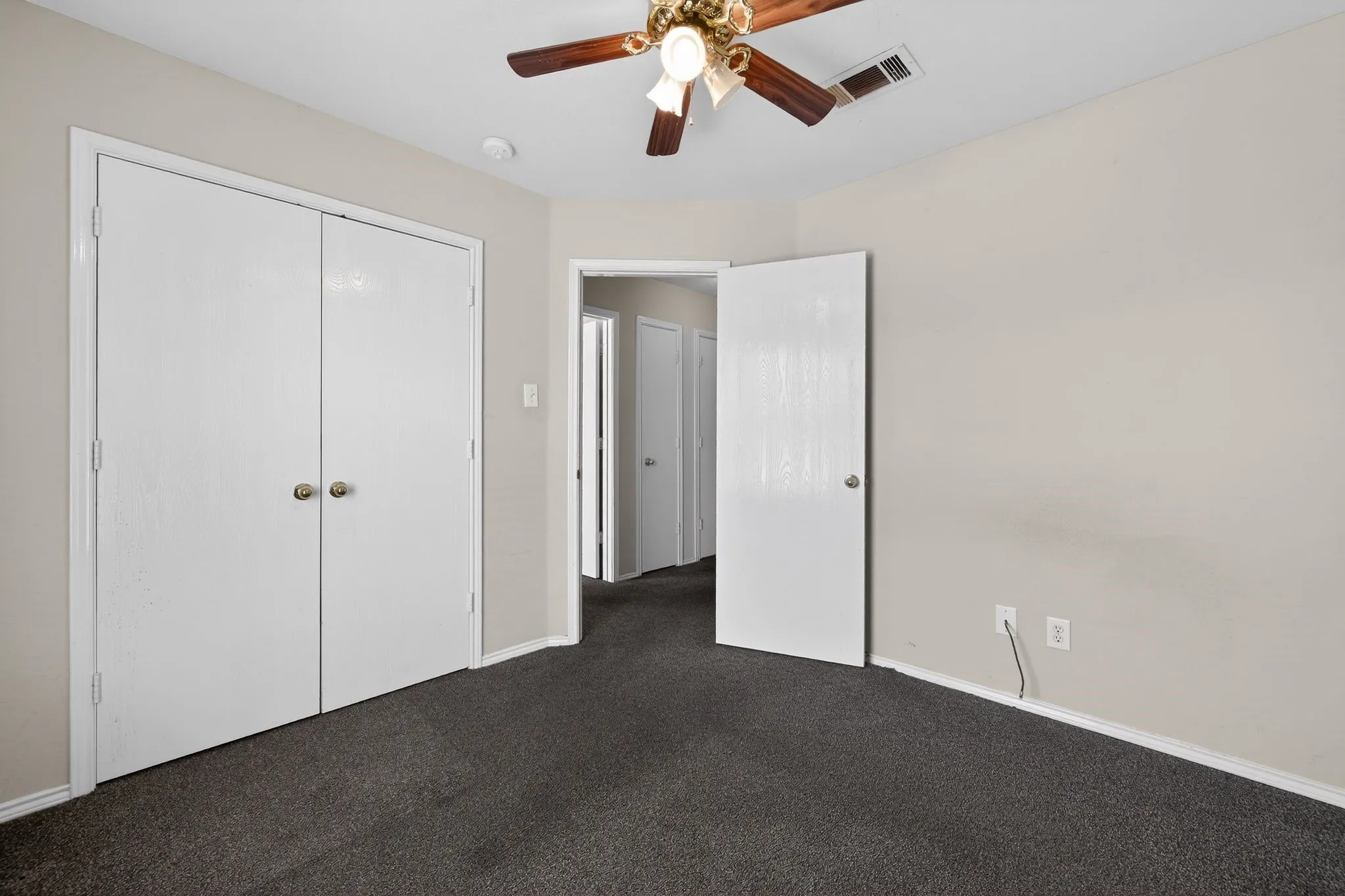 Single Family Residence For Sale in Dallas County , 1715 Reynolds Street, Lancaster, Texas 75134, 3 Bedroom, 2 Bathroom, 2 Garage spaces, 1,407 Sqft, built in 2001, mls#21407071, Real Estate Agent in Lancaster, Homes For Sale in Dallas county, Homes For Sale in Lancaster, Realtor in Lancaster Texas, Real Estate Brokerage Independent Realty Texas, Luminita Cordes Realtor