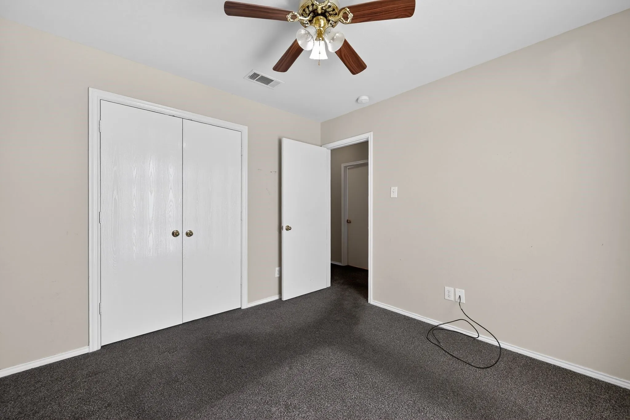 Single Family Residence For Sale in Dallas County , 1715 Reynolds Street, Lancaster, Texas 75134, 3 Bedroom, 2 Bathroom, 2 Garage spaces, 1,407 Sqft, built in 2001, mls#21407071, Real Estate Agent in Lancaster, Homes For Sale in Dallas county, Homes For Sale in Lancaster, Realtor in Lancaster Texas, Real Estate Brokerage Independent Realty Texas, Luminita Cordes Realtor