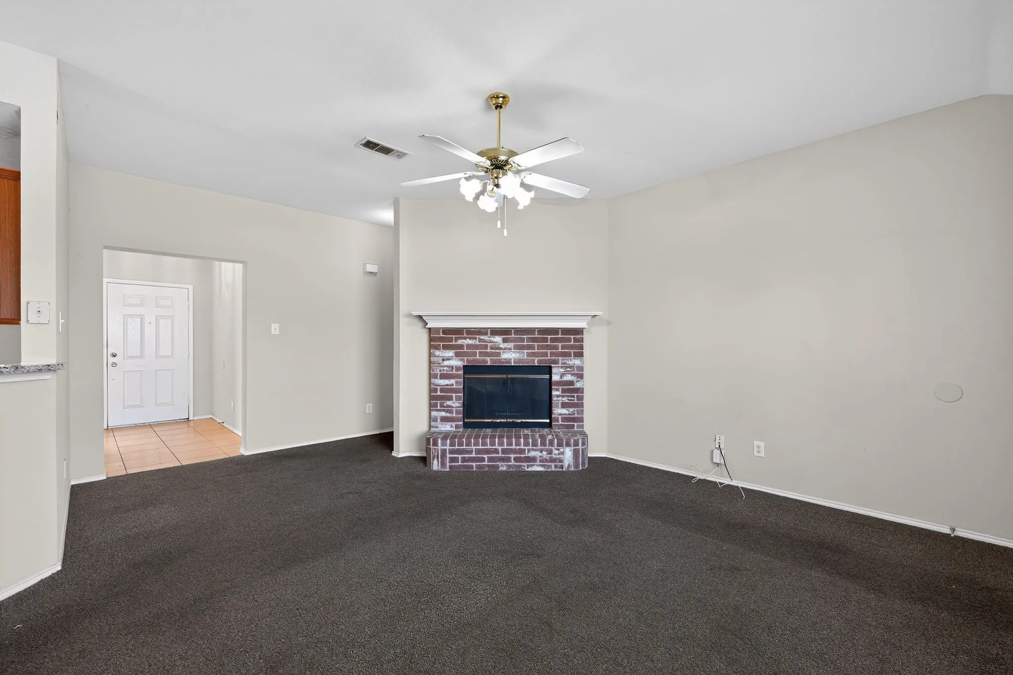 Single Family Residence For Sale in Dallas County , 1715 Reynolds Street, Lancaster, Texas 75134, 3 Bedroom, 2 Bathroom, 2 Garage spaces, 1,407 Sqft, built in 2001, mls#21407071, Real Estate Agent in Lancaster, Homes For Sale in Dallas county, Homes For Sale in Lancaster, Realtor in Lancaster Texas, Real Estate Brokerage Independent Realty Texas, Luminita Cordes Realtor