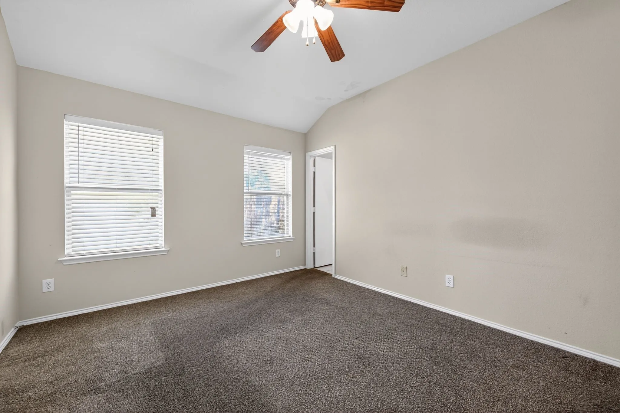 Single Family Residence For Sale in Dallas County , 1715 Reynolds Street, Lancaster, Texas 75134, 3 Bedroom, 2 Bathroom, 2 Garage spaces, 1,407 Sqft, built in 2001, mls#21407071, Real Estate Agent in Lancaster, Homes For Sale in Dallas county, Homes For Sale in Lancaster, Realtor in Lancaster Texas, Real Estate Brokerage Independent Realty Texas, Luminita Cordes Realtor