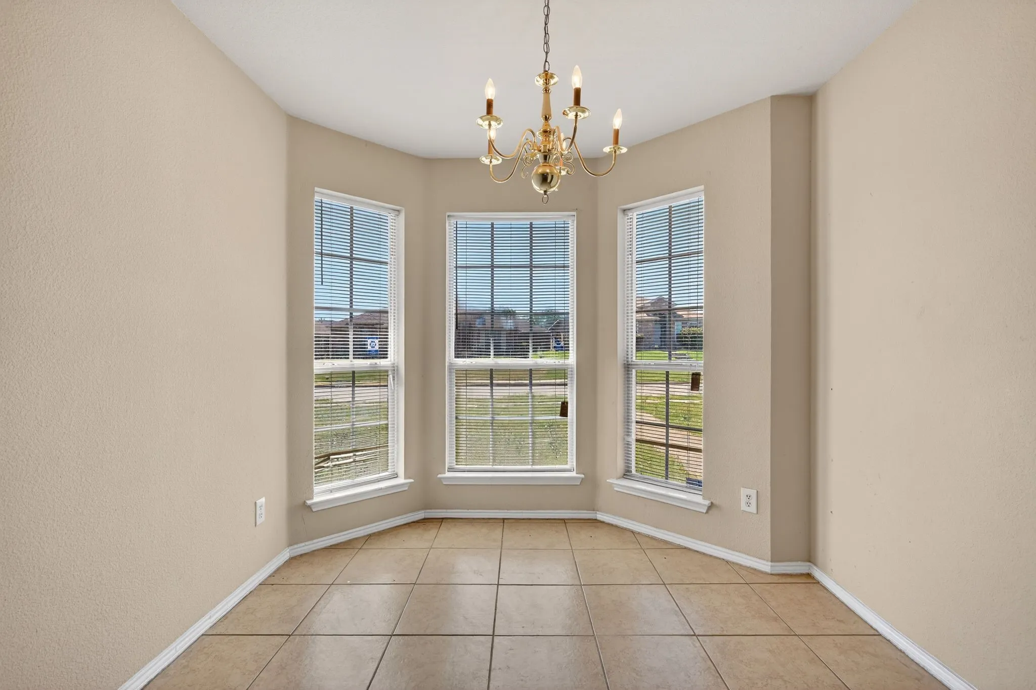 Single Family Residence For Sale in Dallas County , 1715 Reynolds Street, Lancaster, Texas 75134, 3 Bedroom, 2 Bathroom, 2 Garage spaces, 1,407 Sqft, built in 2001, mls#21407071, Real Estate Agent in Lancaster, Homes For Sale in Dallas county, Homes For Sale in Lancaster, Realtor in Lancaster Texas, Real Estate Brokerage Independent Realty Texas, Luminita Cordes Realtor