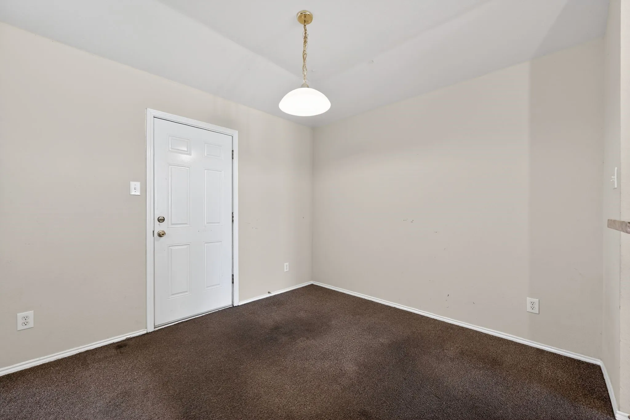 Single Family Residence For Sale in Dallas County , 1715 Reynolds Street, Lancaster, Texas 75134, 3 Bedroom, 2 Bathroom, 2 Garage spaces, 1,407 Sqft, built in 2001, mls#21407071, Real Estate Agent in Lancaster, Homes For Sale in Dallas county, Homes For Sale in Lancaster, Realtor in Lancaster Texas, Real Estate Brokerage Independent Realty Texas, Luminita Cordes Realtor