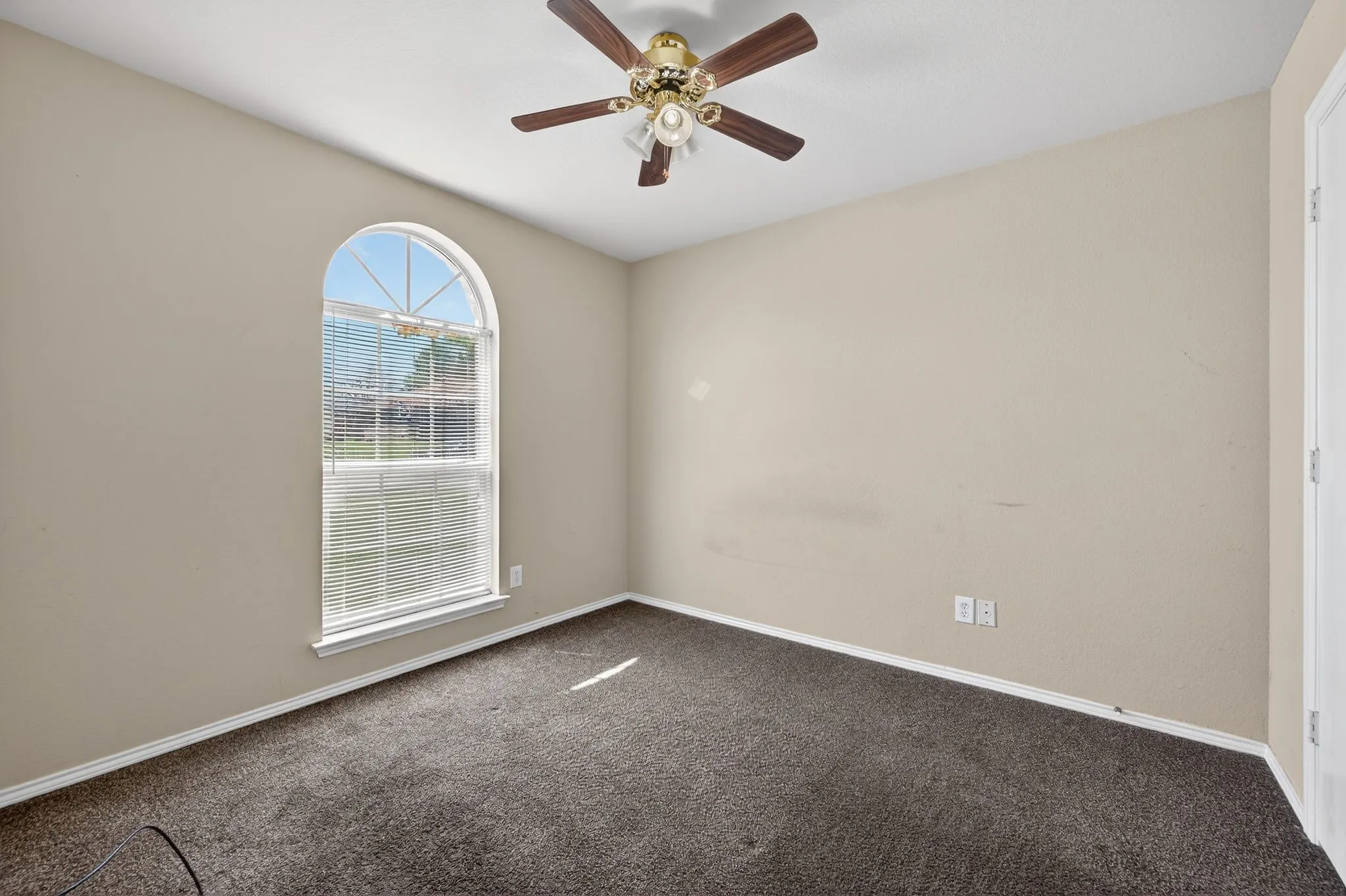 Single Family Residence For Sale in Dallas County , 1715 Reynolds Street, Lancaster, Texas 75134, 3 Bedroom, 2 Bathroom, 2 Garage spaces, 1,407 Sqft, built in 2001, mls#21407071, Real Estate Agent in Lancaster, Homes For Sale in Dallas county, Homes For Sale in Lancaster, Realtor in Lancaster Texas, Real Estate Brokerage Independent Realty Texas, Luminita Cordes Realtor