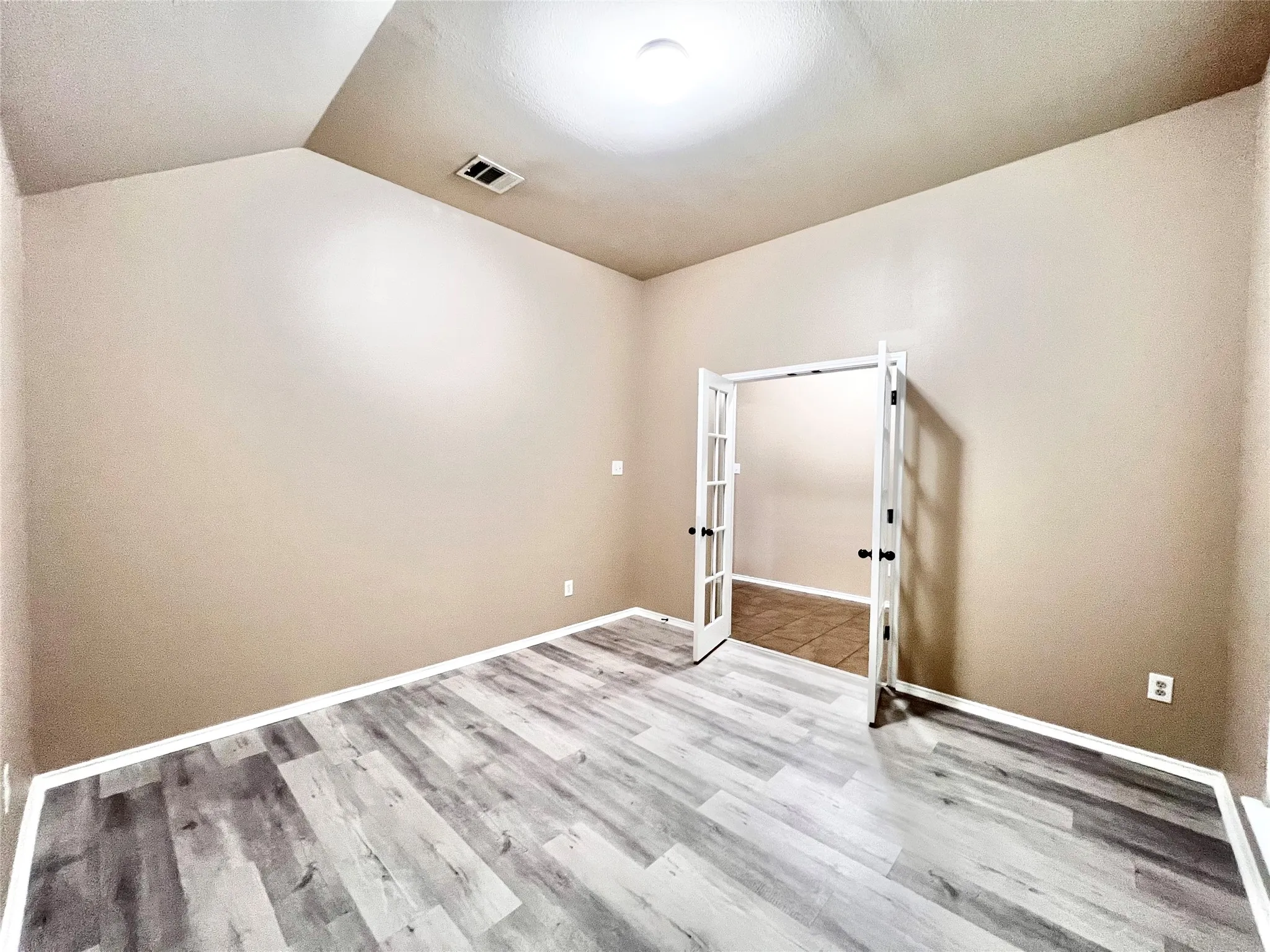 Vaulted ceiling with a flush-mount light fixture