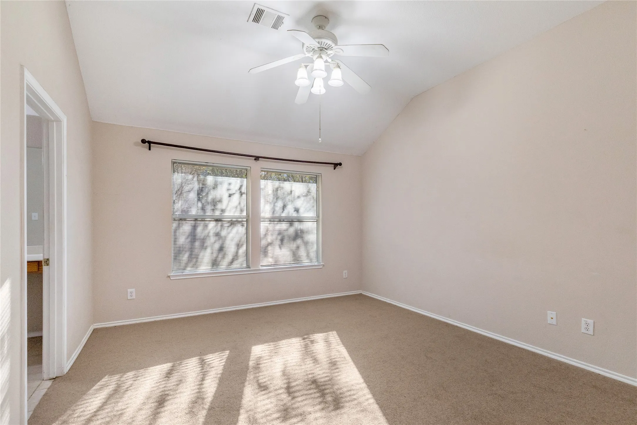 Single Family Residence For Rent in Tarrant County , 13232 Harvest Ridge Road, Fort Worth, Texas 76244, 3 Bedroom, 2 Bathroom, 2 Garage spaces, 1,911 Sqft, built in 2002, mls#21404127, Real Estate Agent in Fort Worth, Homes For Rent in Tarrant county, Homes For Rent in Fort Worth, Realtor in Fort Worth Texas, Real Estate Brokerage Independent Realty Texas, Luminita Cordes Realtor