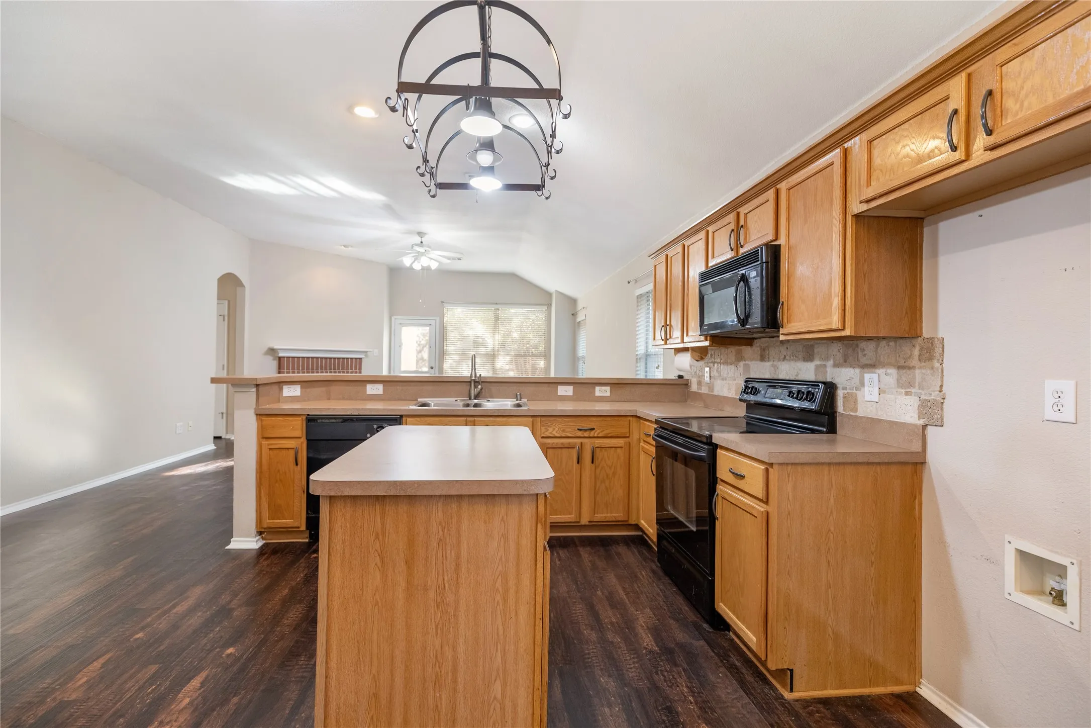 Single Family Residence For Rent in Tarrant County , 13232 Harvest Ridge Road, Fort Worth, Texas 76244, 3 Bedroom, 2 Bathroom, 2 Garage spaces, 1,911 Sqft, built in 2002, mls#21404127, Real Estate Agent in Fort Worth, Homes For Rent in Tarrant county, Homes For Rent in Fort Worth, Realtor in Fort Worth Texas, Real Estate Brokerage Independent Realty Texas, Luminita Cordes Realtor