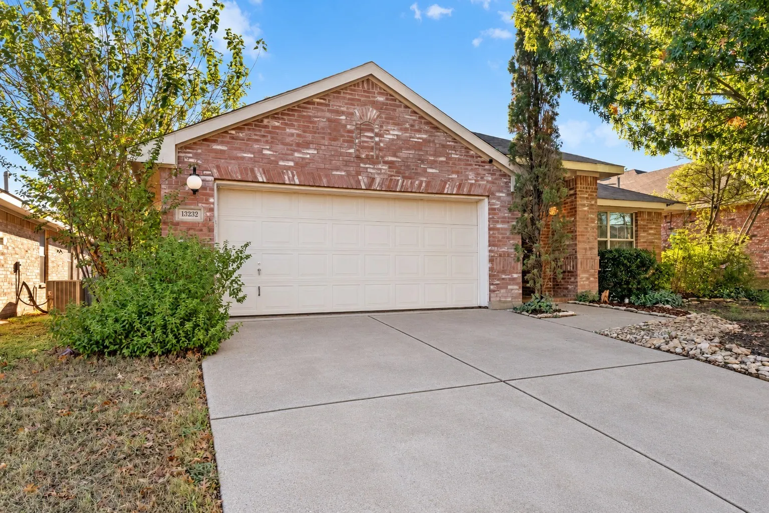 Single Family Residence For Rent in Tarrant County , 13232 Harvest Ridge Road, Fort Worth, Texas 76244, 3 Bedroom, 2 Bathroom, 2 Garage spaces, 1,911 Sqft, built in 2002, mls#21404127, Real Estate Agent in Fort Worth, Homes For Rent in Tarrant county, Homes For Rent in Fort Worth, Realtor in Fort Worth Texas, Real Estate Brokerage Independent Realty Texas, Luminita Cordes Realtor