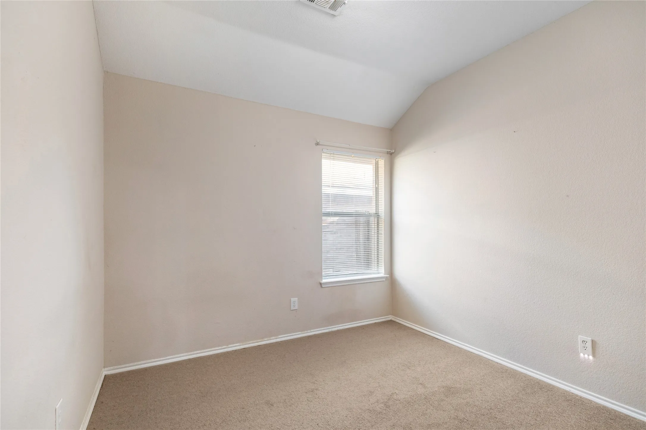Single Family Residence For Rent in Tarrant County , 13232 Harvest Ridge Road, Fort Worth, Texas 76244, 3 Bedroom, 2 Bathroom, 2 Garage spaces, 1,911 Sqft, built in 2002, mls#21404127, Real Estate Agent in Fort Worth, Homes For Rent in Tarrant county, Homes For Rent in Fort Worth, Realtor in Fort Worth Texas, Real Estate Brokerage Independent Realty Texas, Luminita Cordes Realtor