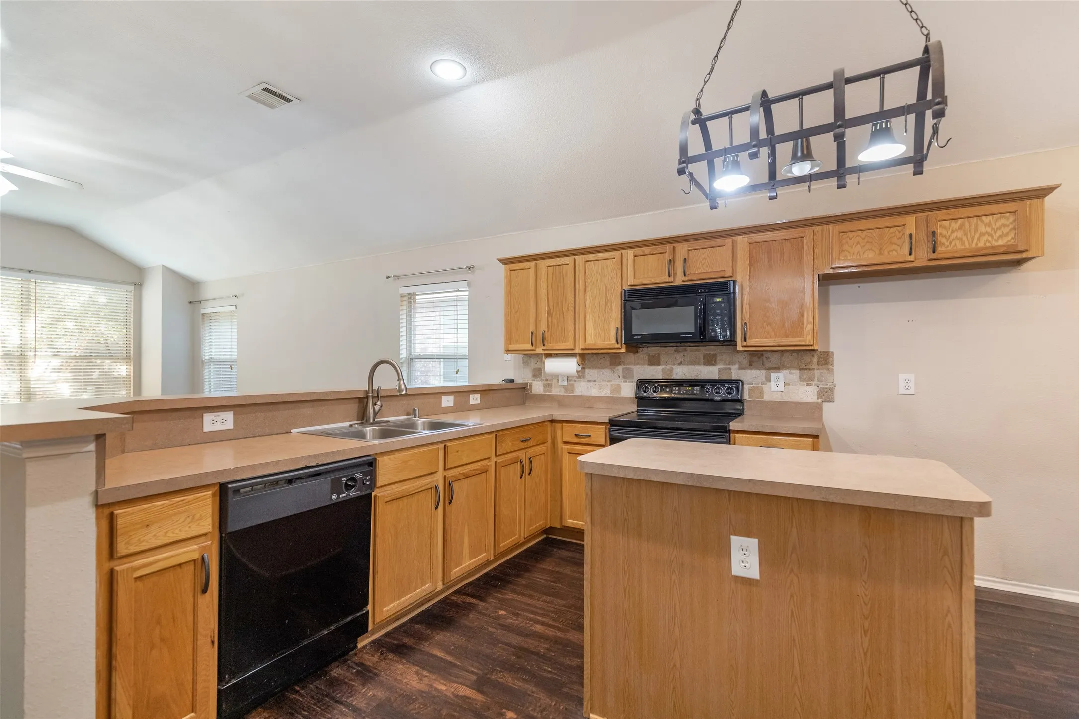 Single Family Residence For Rent in Tarrant County , 13232 Harvest Ridge Road, Fort Worth, Texas 76244, 3 Bedroom, 2 Bathroom, 2 Garage spaces, 1,911 Sqft, built in 2002, mls#21404127, Real Estate Agent in Fort Worth, Homes For Rent in Tarrant county, Homes For Rent in Fort Worth, Realtor in Fort Worth Texas, Real Estate Brokerage Independent Realty Texas, Luminita Cordes Realtor