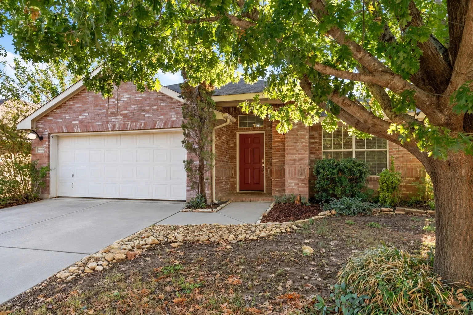Single Family Residence For Rent in Tarrant County , 13232 Harvest Ridge Road, Fort Worth, Texas 76244, 3 Bedroom, 2 Bathroom, 2 Garage spaces, 1,911 Sqft, built in 2002, mls#21404127, Real Estate Agent in Fort Worth, Homes For Rent in Tarrant county, Homes For Rent in Fort Worth, Realtor in Fort Worth Texas, Real Estate Brokerage Independent Realty Texas, Luminita Cordes Realtor