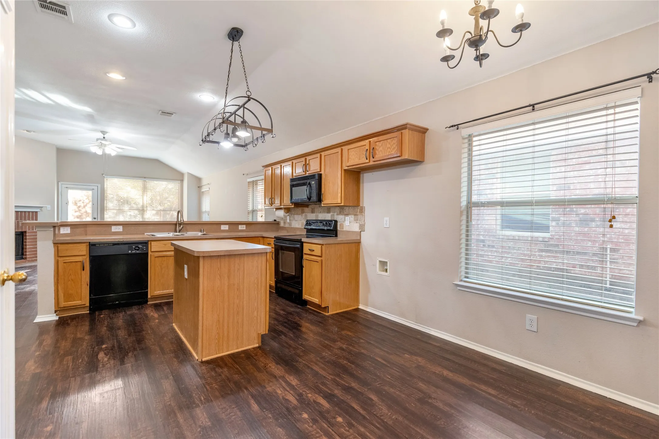 Single Family Residence For Rent in Tarrant County , 13232 Harvest Ridge Road, Fort Worth, Texas 76244, 3 Bedroom, 2 Bathroom, 2 Garage spaces, 1,911 Sqft, built in 2002, mls#21404127, Real Estate Agent in Fort Worth, Homes For Rent in Tarrant county, Homes For Rent in Fort Worth, Realtor in Fort Worth Texas, Real Estate Brokerage Independent Realty Texas, Luminita Cordes Realtor