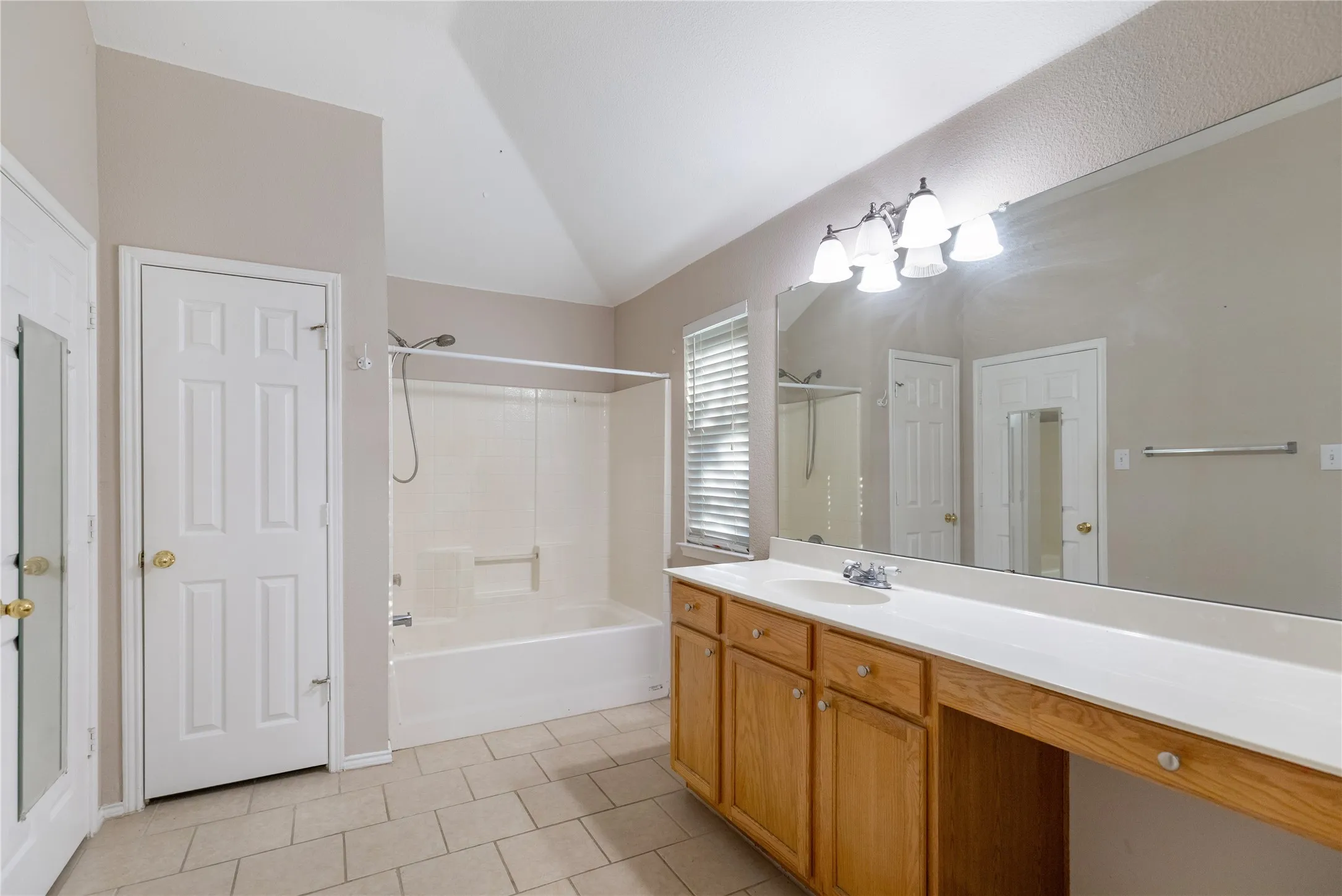 Single Family Residence For Rent in Tarrant County , 13232 Harvest Ridge Road, Fort Worth, Texas 76244, 3 Bedroom, 2 Bathroom, 2 Garage spaces, 1,911 Sqft, built in 2002, mls#21404127, Real Estate Agent in Fort Worth, Homes For Rent in Tarrant county, Homes For Rent in Fort Worth, Realtor in Fort Worth Texas, Real Estate Brokerage Independent Realty Texas, Luminita Cordes Realtor