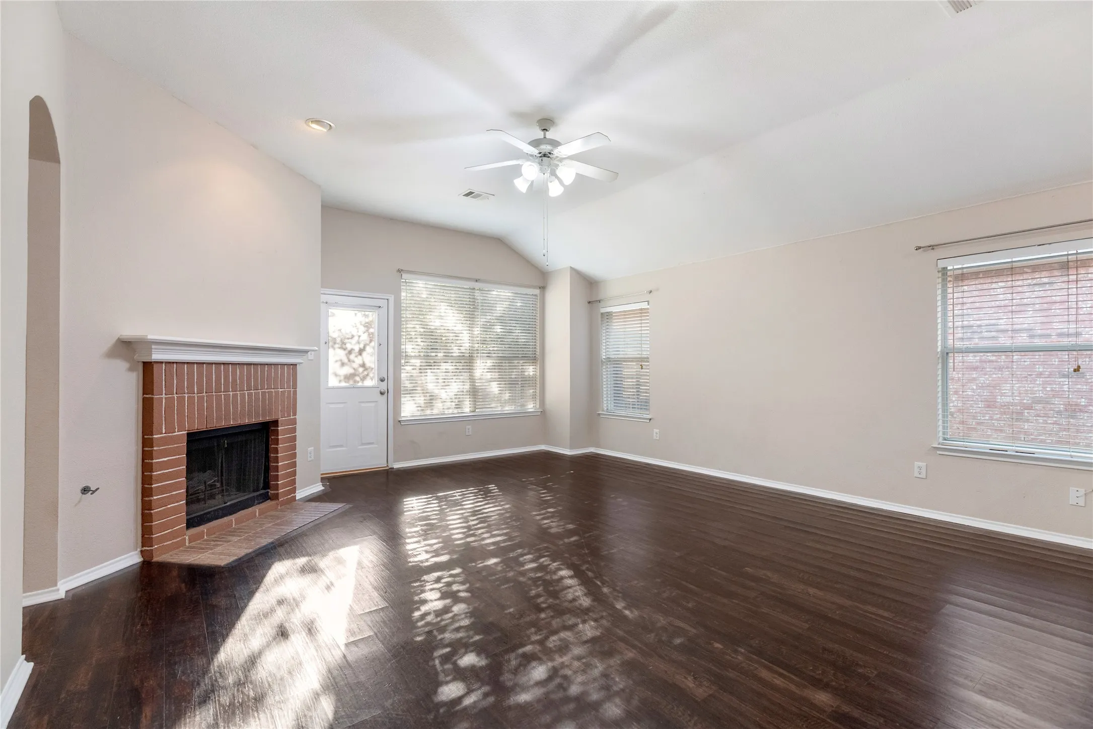Single Family Residence For Rent in Tarrant County , 13232 Harvest Ridge Road, Fort Worth, Texas 76244, 3 Bedroom, 2 Bathroom, 2 Garage spaces, 1,911 Sqft, built in 2002, mls#21404127, Real Estate Agent in Fort Worth, Homes For Rent in Tarrant county, Homes For Rent in Fort Worth, Realtor in Fort Worth Texas, Real Estate Brokerage Independent Realty Texas, Luminita Cordes Realtor