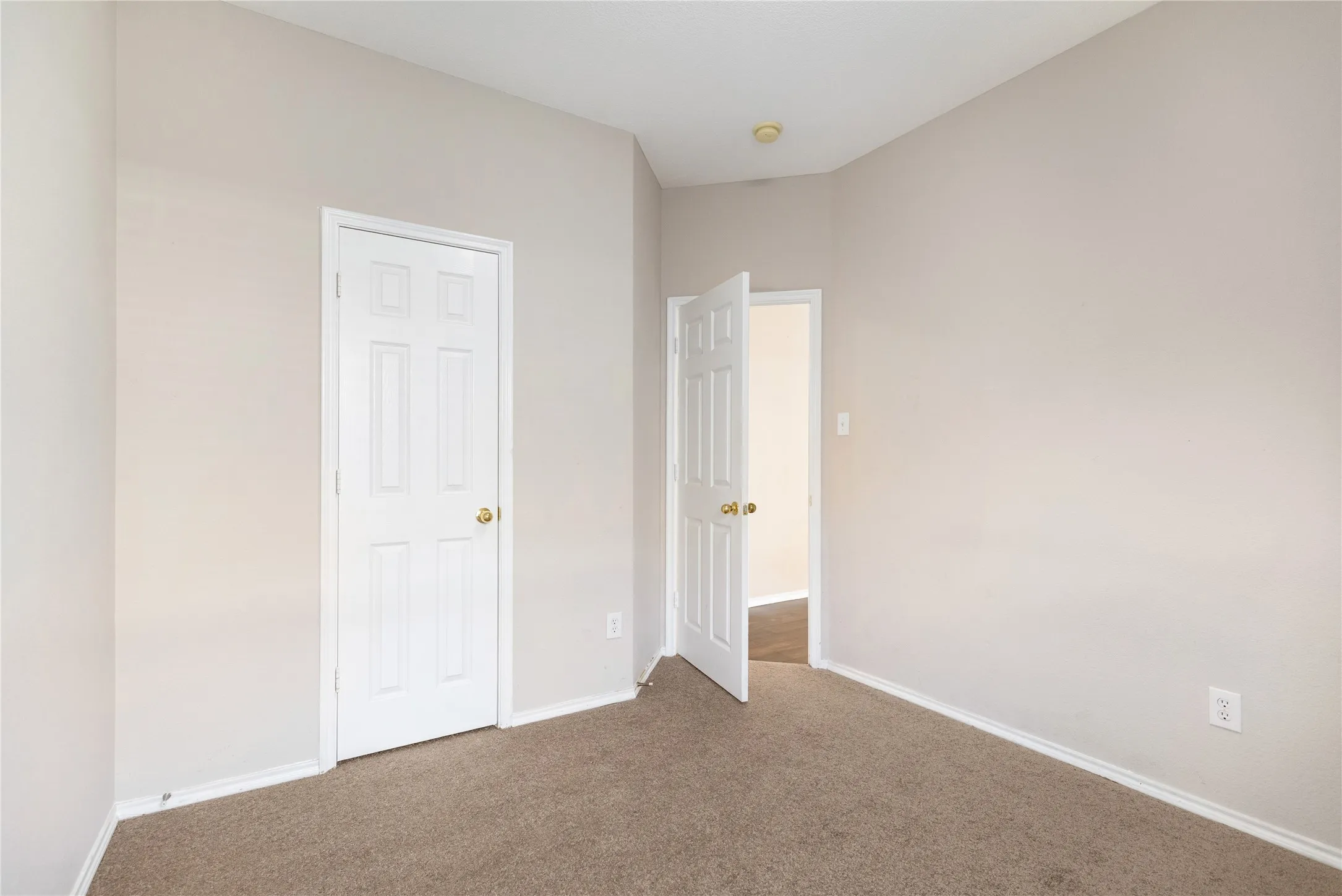 Single Family Residence For Rent in Tarrant County , 13232 Harvest Ridge Road, Fort Worth, Texas 76244, 3 Bedroom, 2 Bathroom, 2 Garage spaces, 1,911 Sqft, built in 2002, mls#21404127, Real Estate Agent in Fort Worth, Homes For Rent in Tarrant county, Homes For Rent in Fort Worth, Realtor in Fort Worth Texas, Real Estate Brokerage Independent Realty Texas, Luminita Cordes Realtor