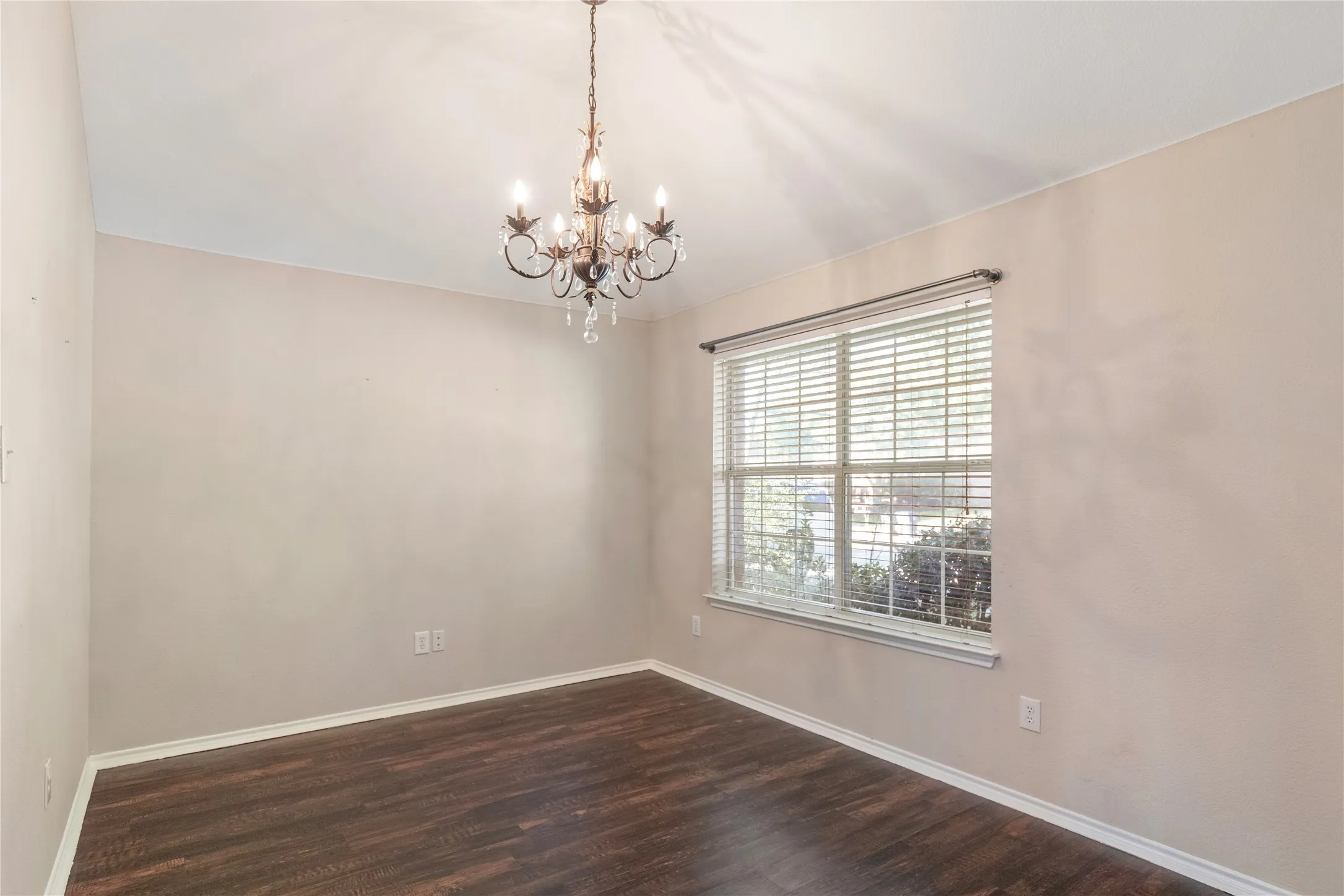 Single Family Residence For Rent in Tarrant County , 13232 Harvest Ridge Road, Fort Worth, Texas 76244, 3 Bedroom, 2 Bathroom, 2 Garage spaces, 1,911 Sqft, built in 2002, mls#21404127, Real Estate Agent in Fort Worth, Homes For Rent in Tarrant county, Homes For Rent in Fort Worth, Realtor in Fort Worth Texas, Real Estate Brokerage Independent Realty Texas, Luminita Cordes Realtor