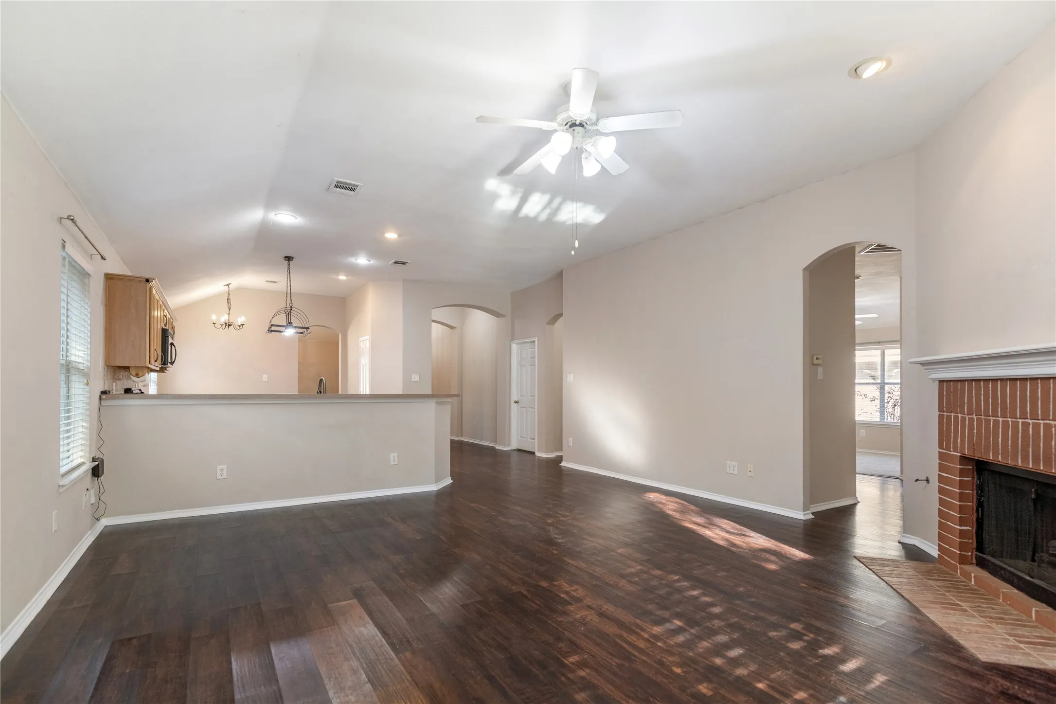 Single Family Residence For Rent in Tarrant County , 13232 Harvest Ridge Road, Fort Worth, Texas 76244, 3 Bedroom, 2 Bathroom, 2 Garage spaces, 1,911 Sqft, built in 2002, mls#21404127, Real Estate Agent in Fort Worth, Homes For Rent in Tarrant county, Homes For Rent in Fort Worth, Realtor in Fort Worth Texas, Real Estate Brokerage Independent Realty Texas, Luminita Cordes Realtor